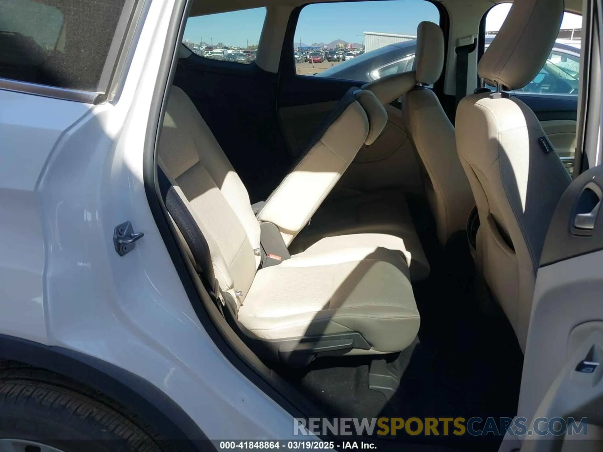 8 Photograph of a damaged car 1FMCU0GD2KUA99793 FORD ESCAPE 2019
