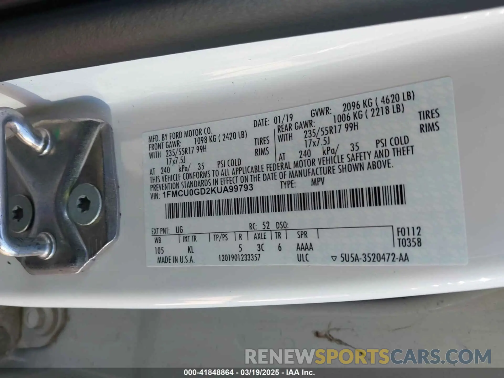 9 Photograph of a damaged car 1FMCU0GD2KUA99793 FORD ESCAPE 2019