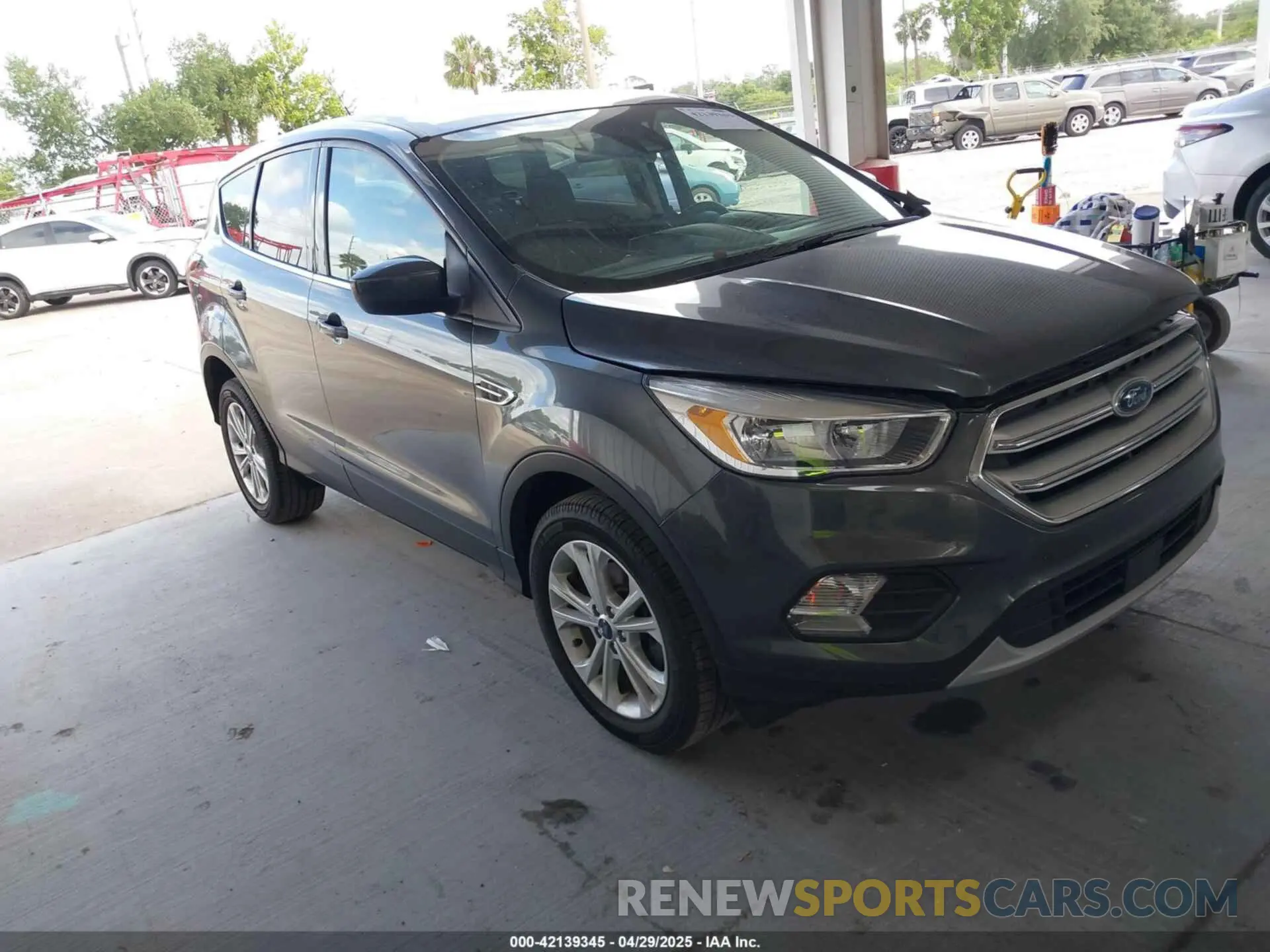 1 Photograph of a damaged car 1FMCU0GD2KUB14762 FORD ESCAPE 2019