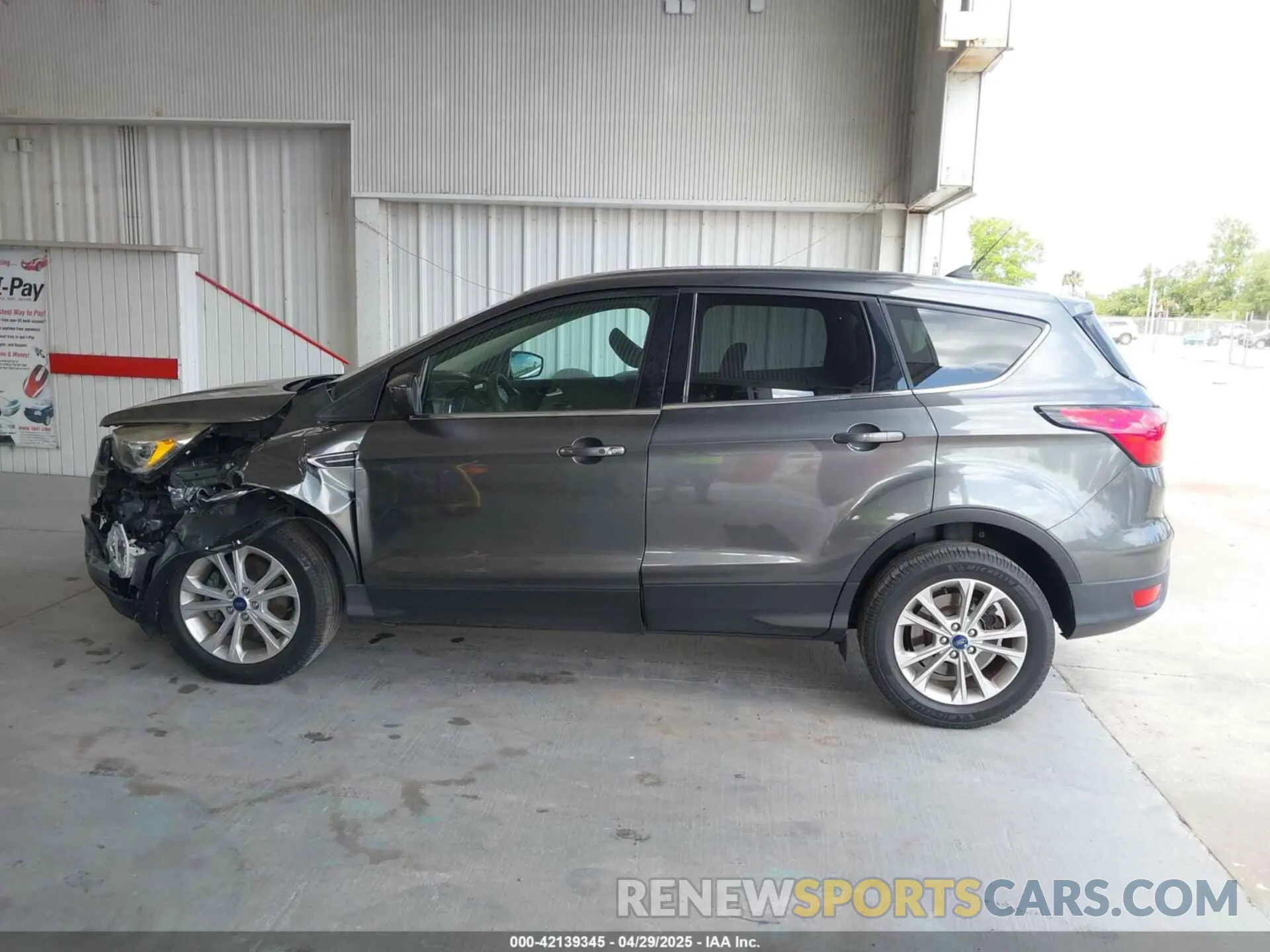 14 Photograph of a damaged car 1FMCU0GD2KUB14762 FORD ESCAPE 2019