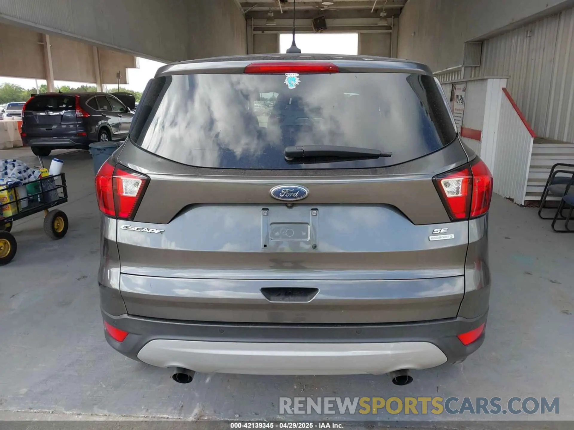 16 Photograph of a damaged car 1FMCU0GD2KUB14762 FORD ESCAPE 2019