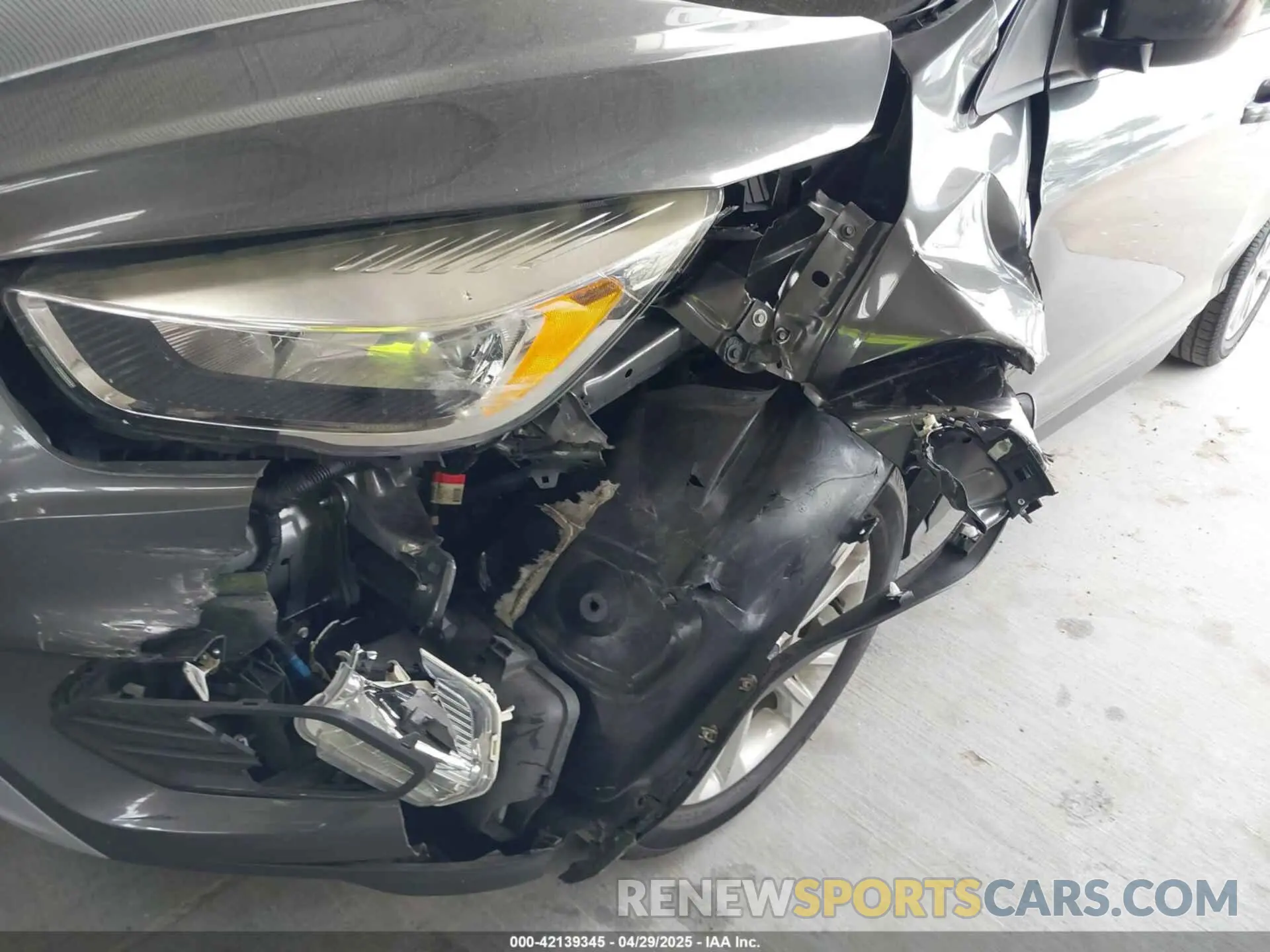 6 Photograph of a damaged car 1FMCU0GD2KUB14762 FORD ESCAPE 2019