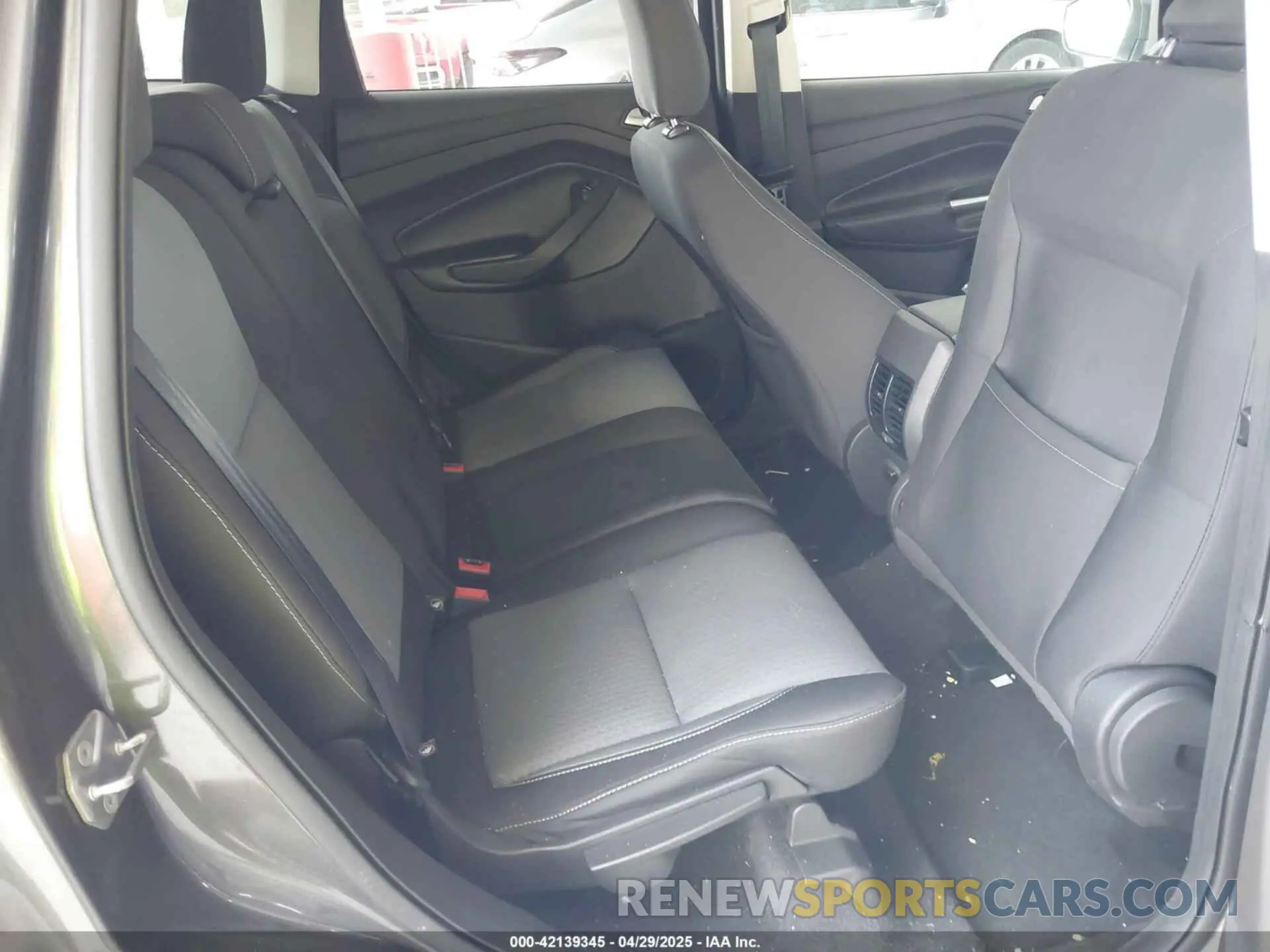 8 Photograph of a damaged car 1FMCU0GD2KUB14762 FORD ESCAPE 2019