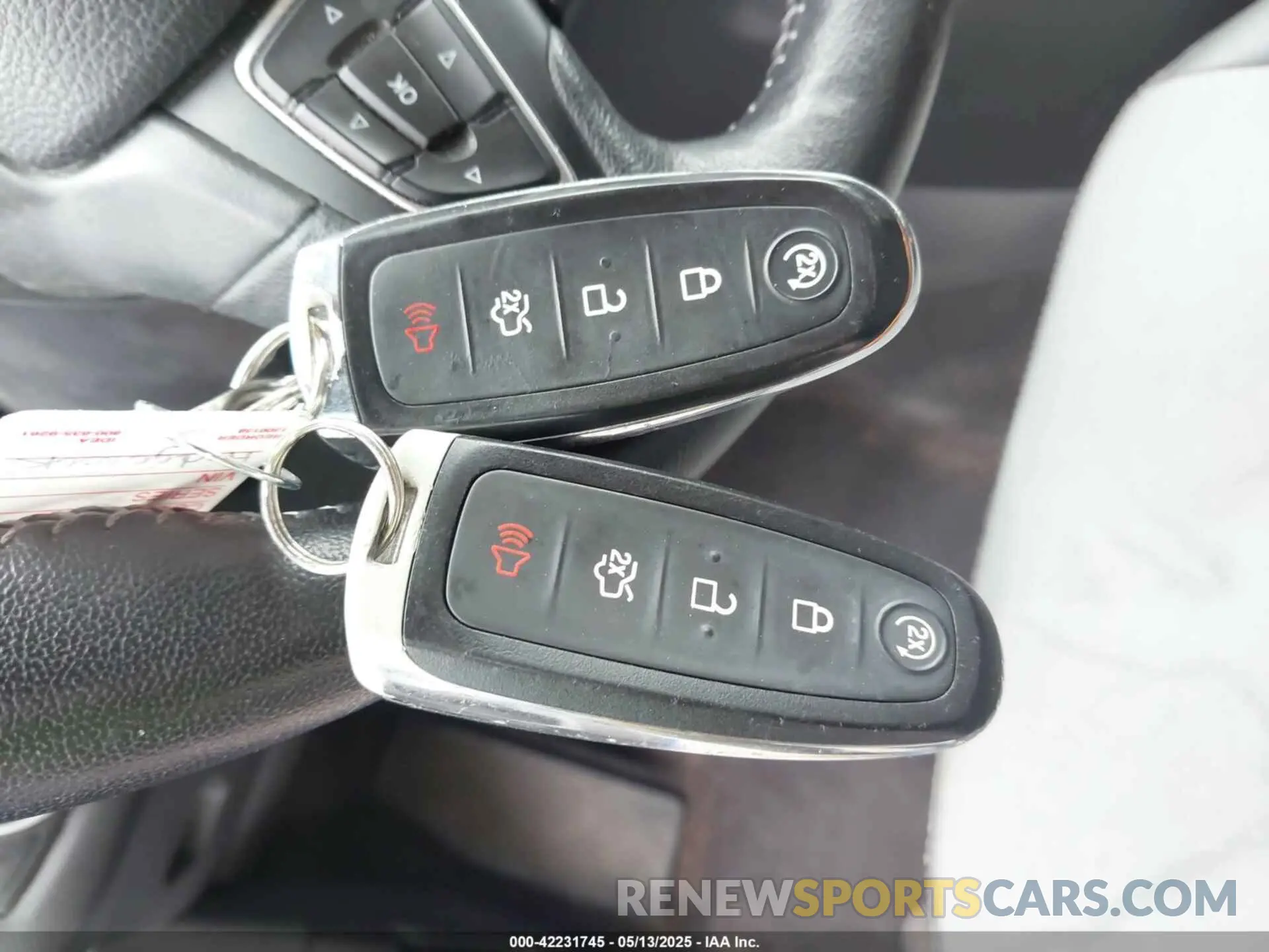 11 Photograph of a damaged car 1FMCU0GD2KUB45025 FORD ESCAPE 2019