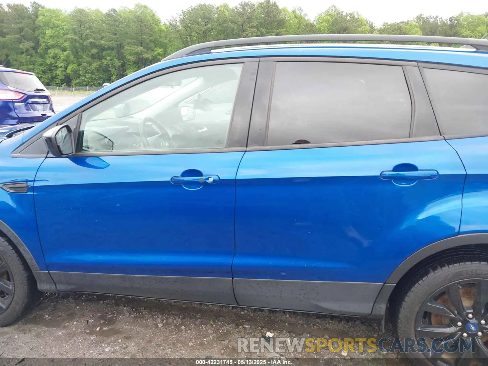 15 Photograph of a damaged car 1FMCU0GD2KUB45025 FORD ESCAPE 2019