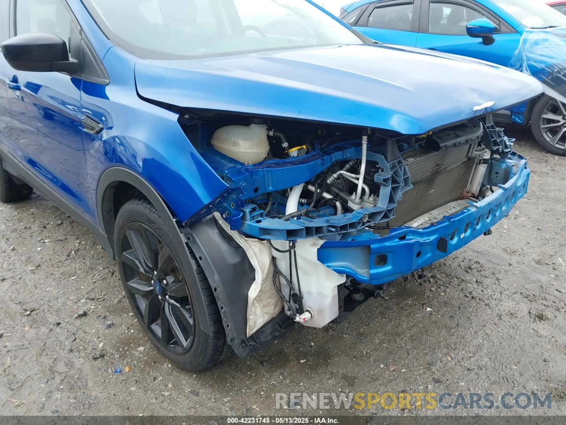 18 Photograph of a damaged car 1FMCU0GD2KUB45025 FORD ESCAPE 2019