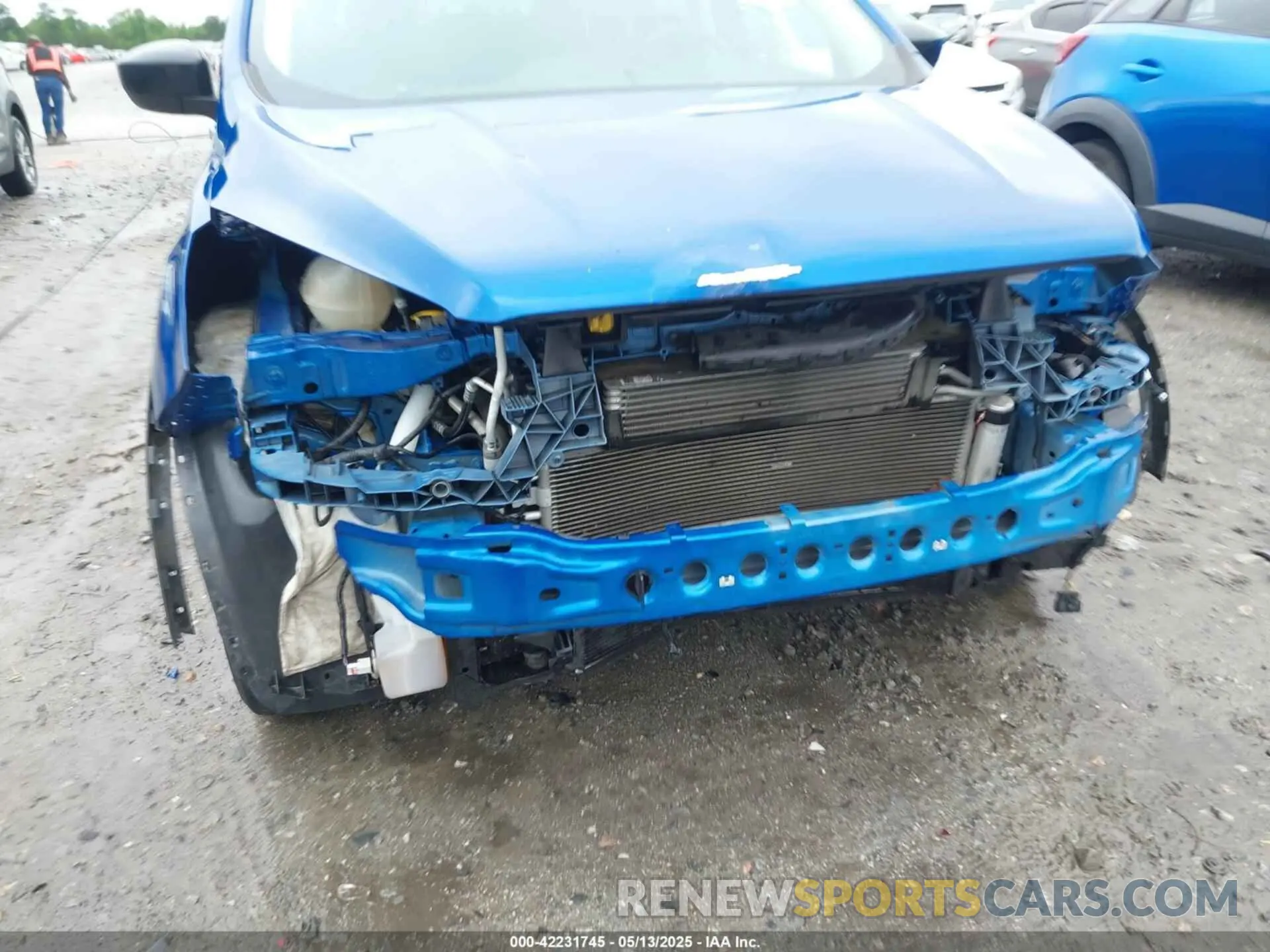19 Photograph of a damaged car 1FMCU0GD2KUB45025 FORD ESCAPE 2019