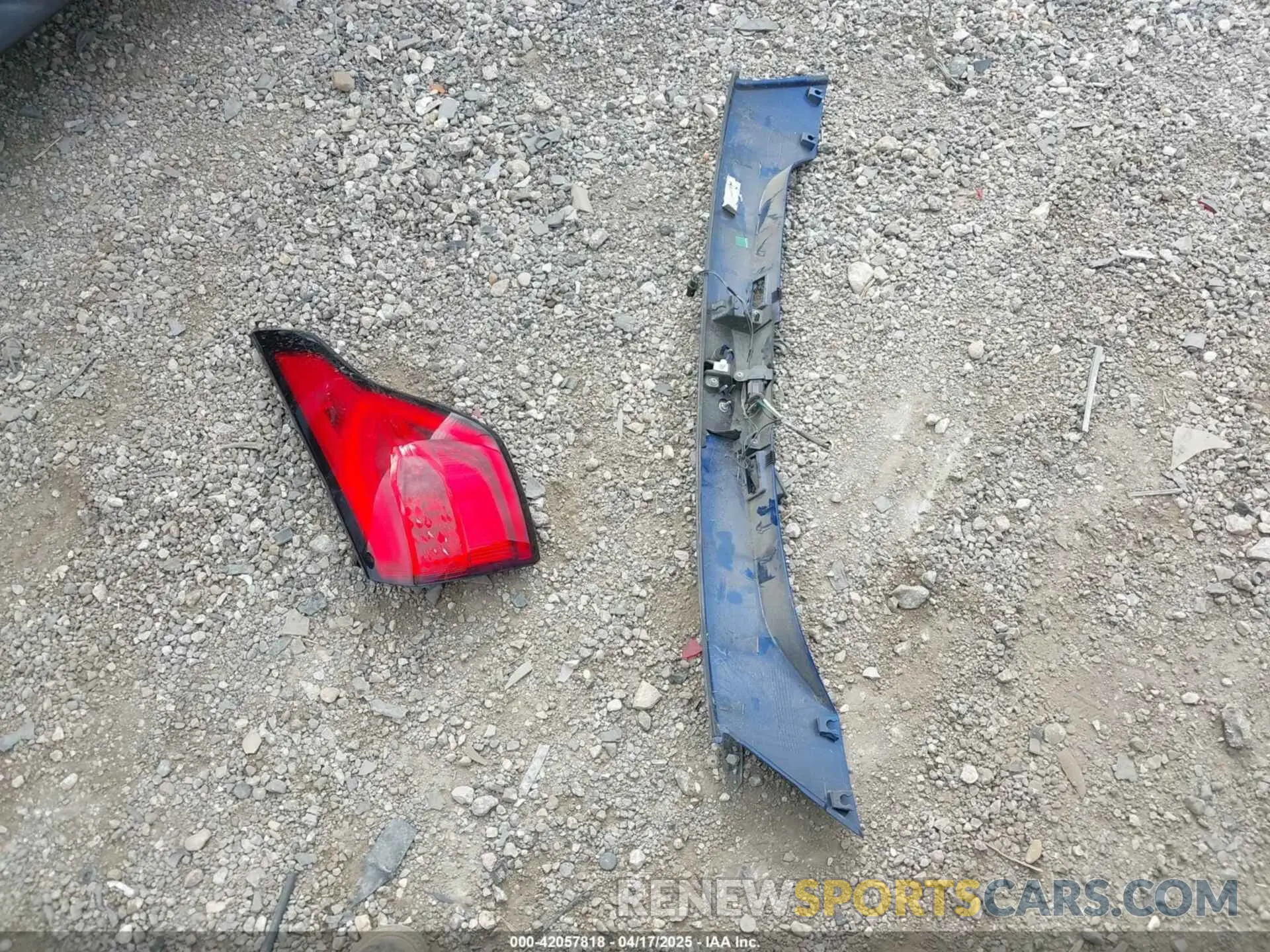 12 Photograph of a damaged car 1FMCU0GD2KUB49611 FORD ESCAPE 2019