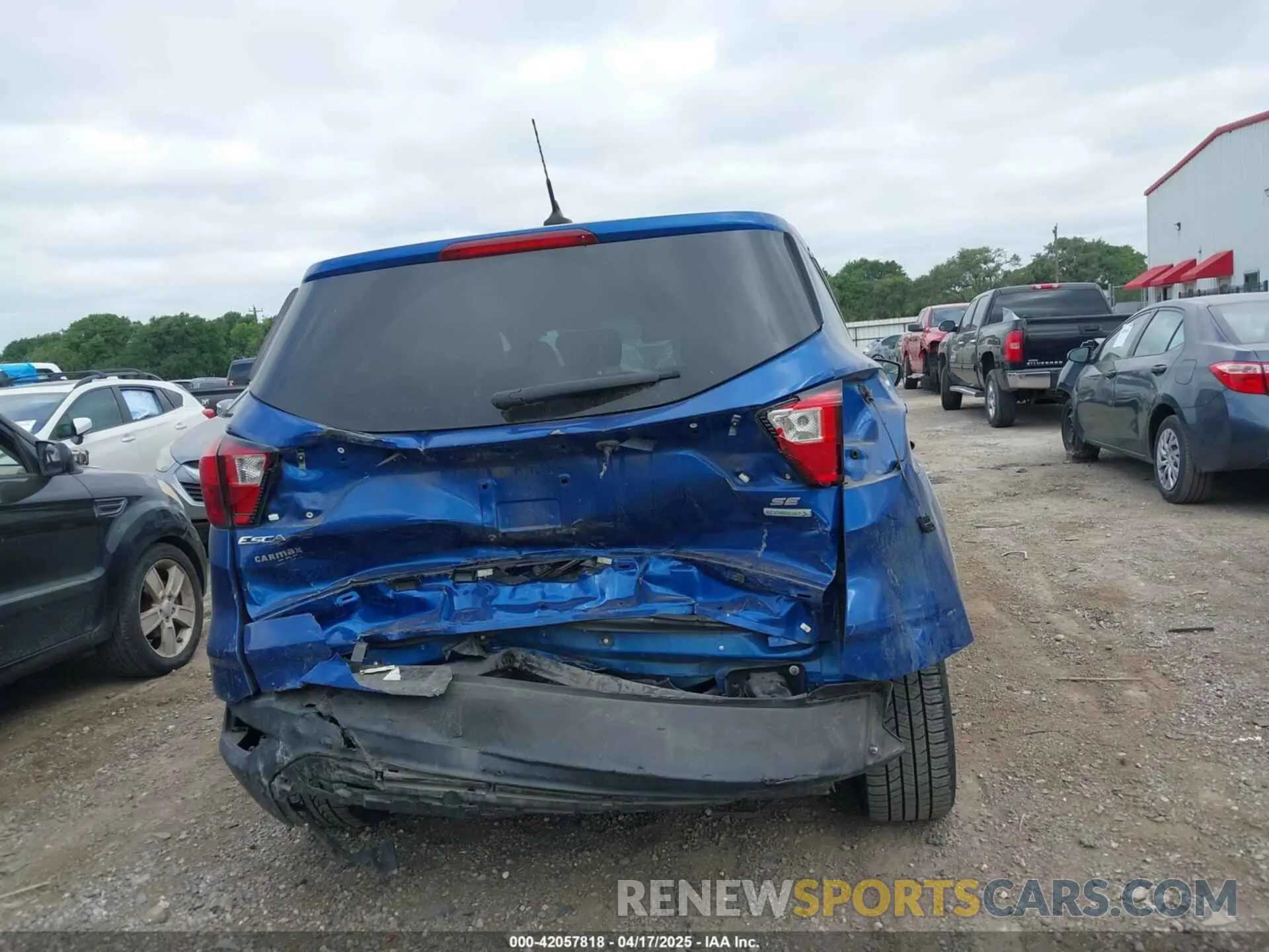 17 Photograph of a damaged car 1FMCU0GD2KUB49611 FORD ESCAPE 2019