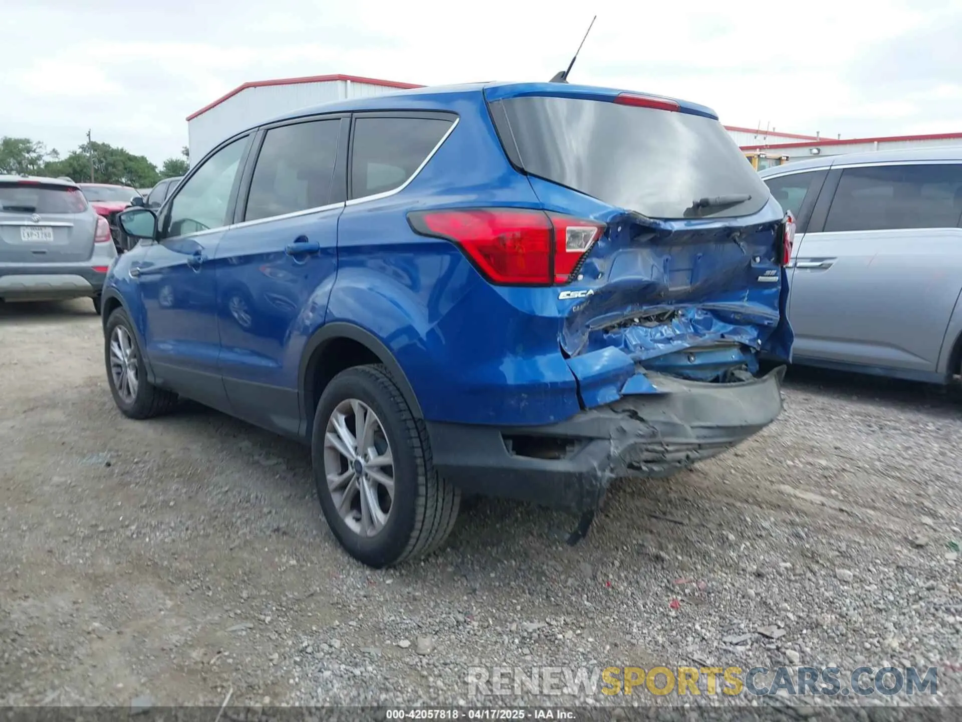 3 Photograph of a damaged car 1FMCU0GD2KUB49611 FORD ESCAPE 2019