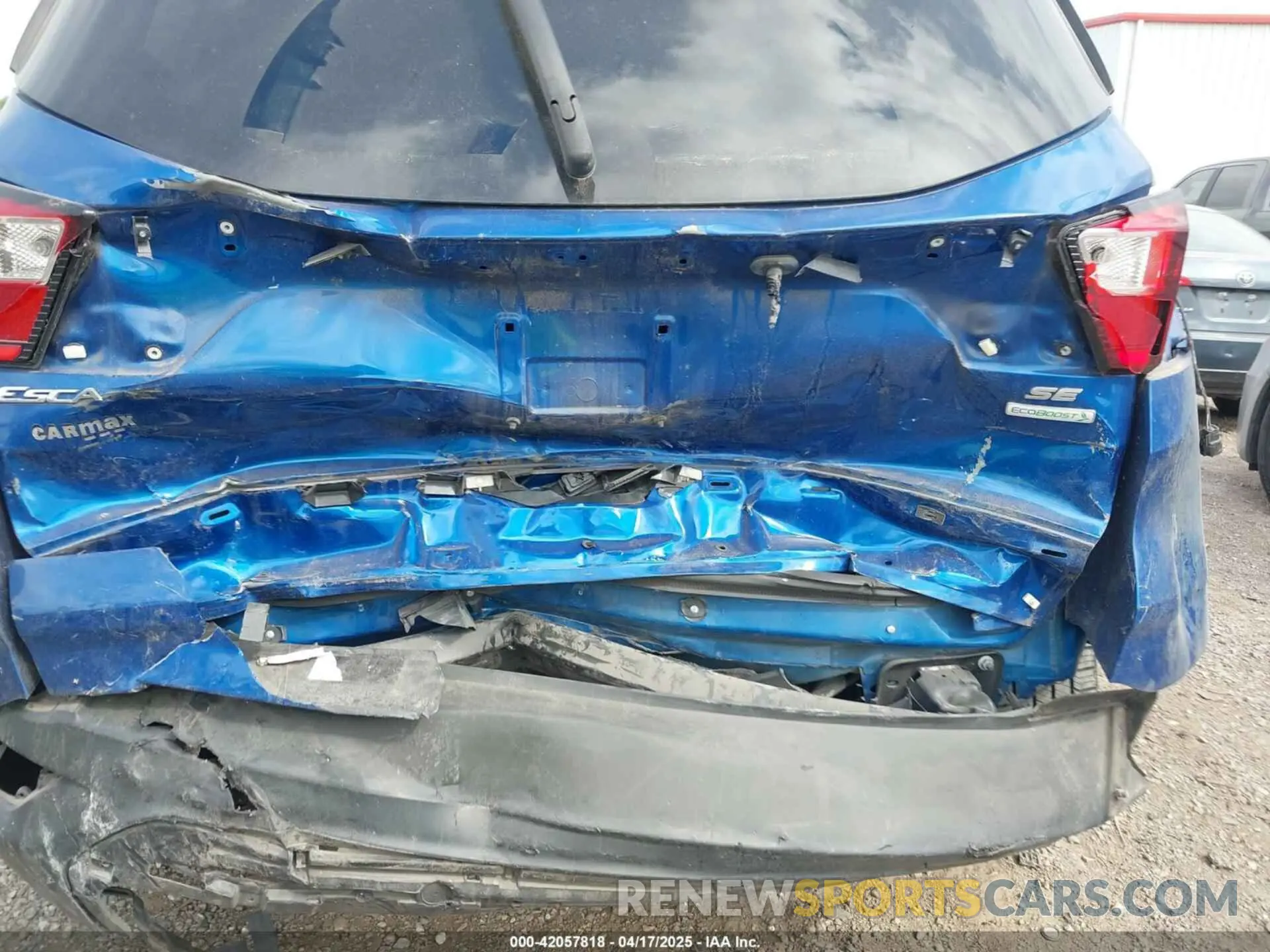 6 Photograph of a damaged car 1FMCU0GD2KUB49611 FORD ESCAPE 2019