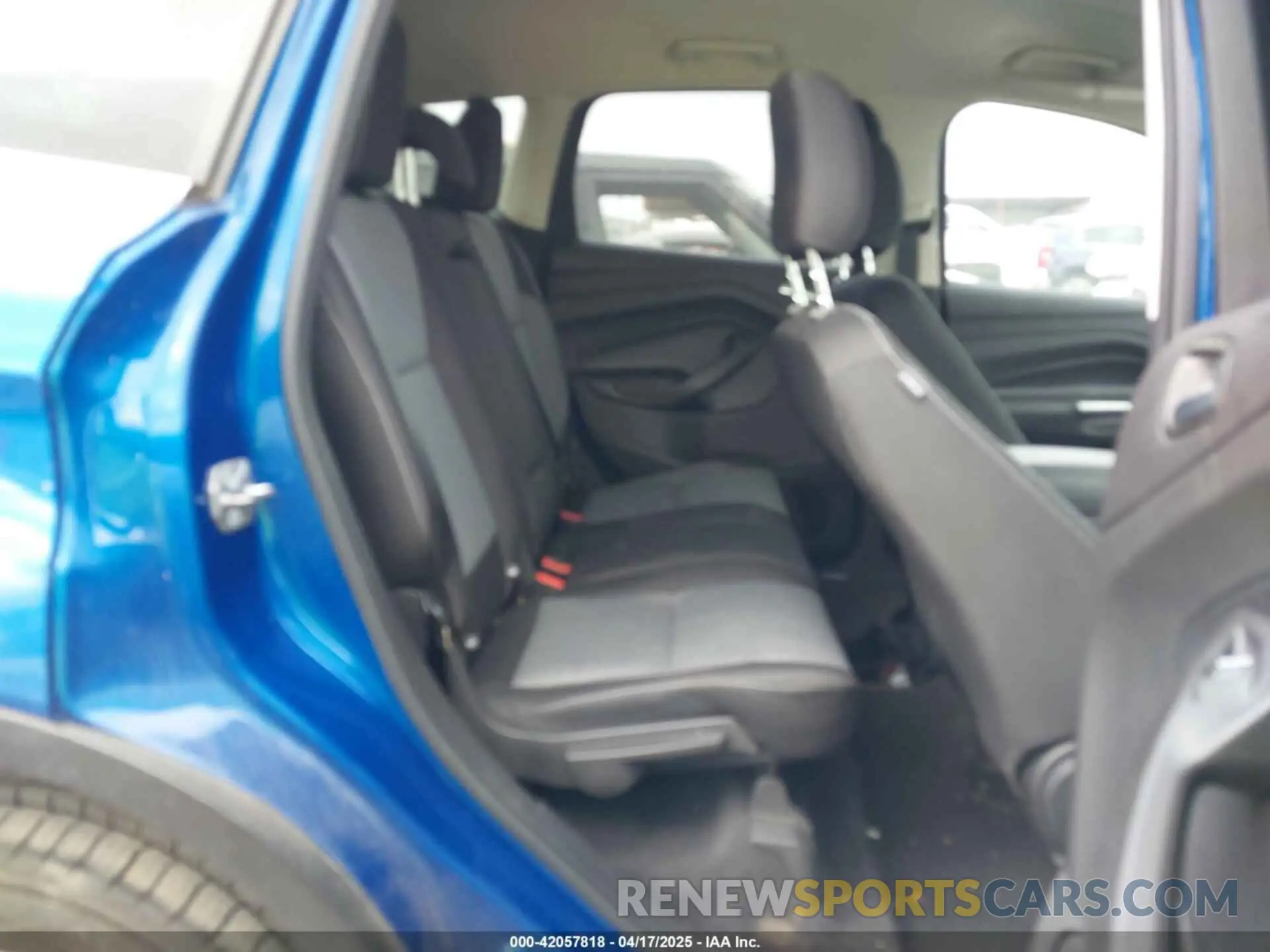 8 Photograph of a damaged car 1FMCU0GD2KUB49611 FORD ESCAPE 2019