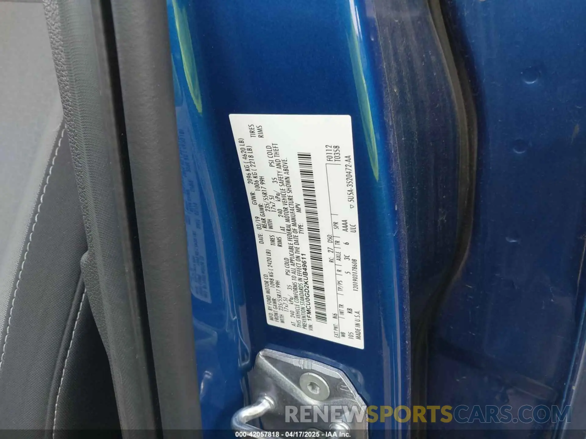 9 Photograph of a damaged car 1FMCU0GD2KUB49611 FORD ESCAPE 2019