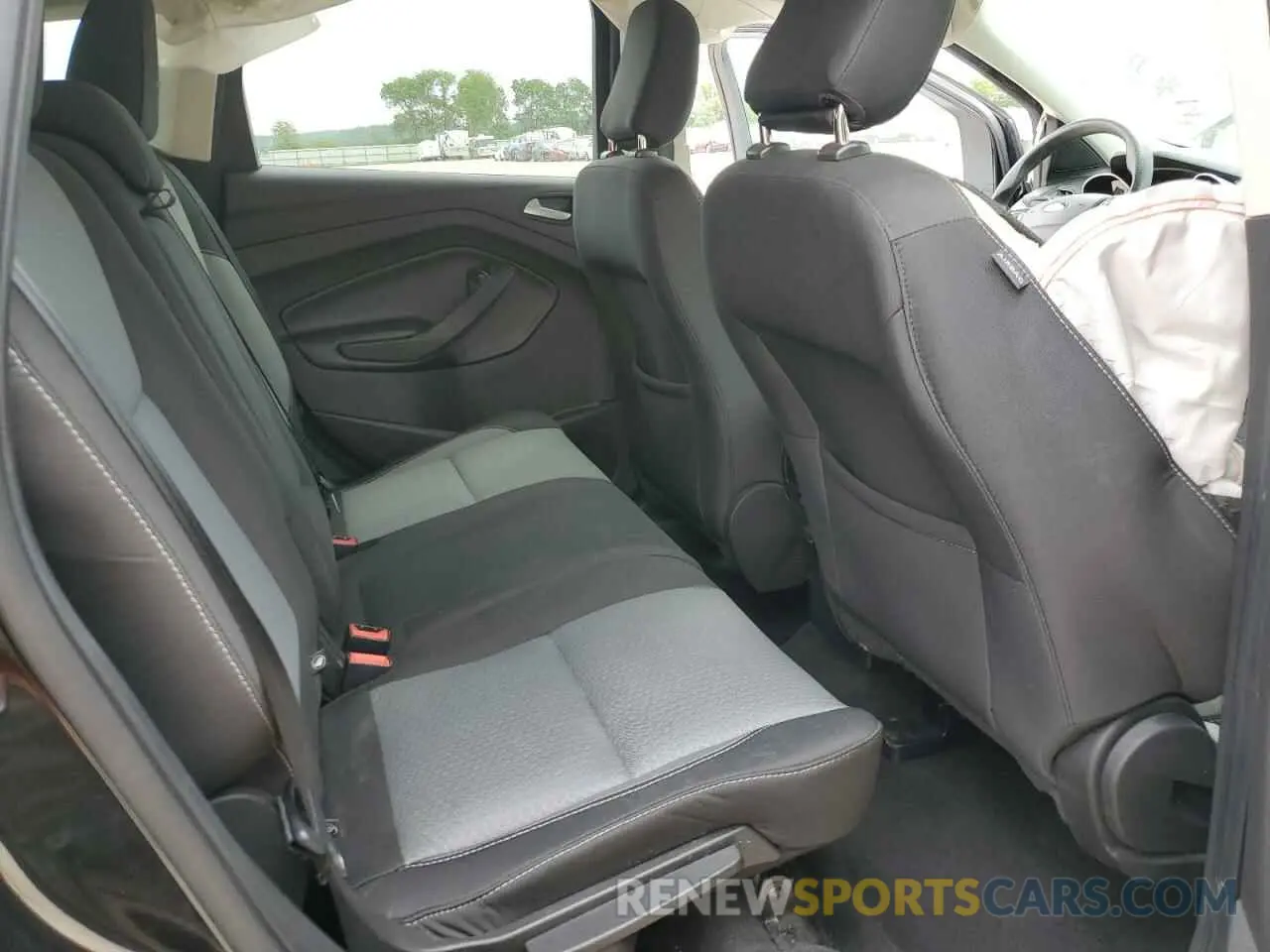 11 Photograph of a damaged car 1FMCU0GD2KUB64867 FORD ESCAPE 2019