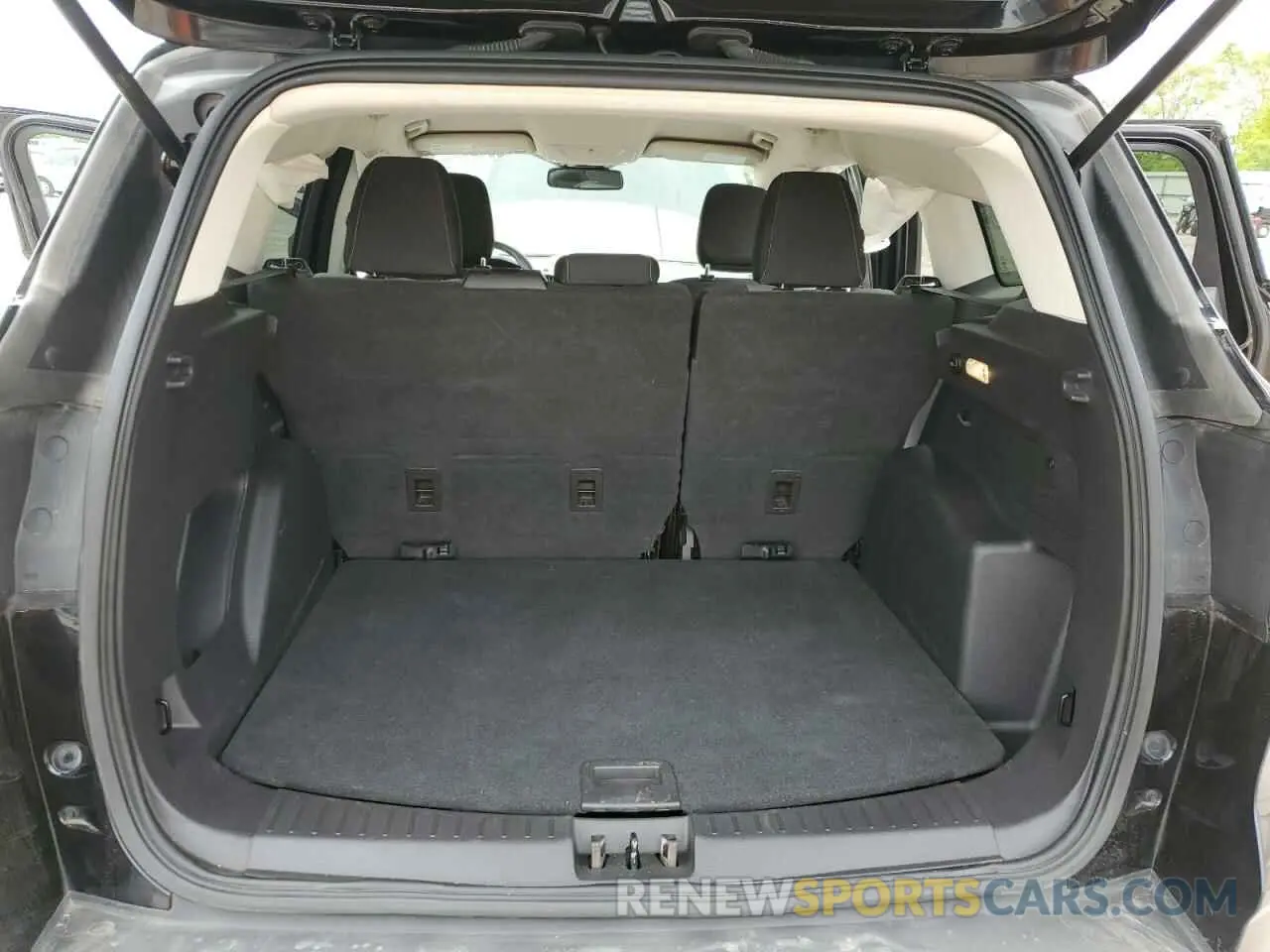 6 Photograph of a damaged car 1FMCU0GD2KUB64867 FORD ESCAPE 2019