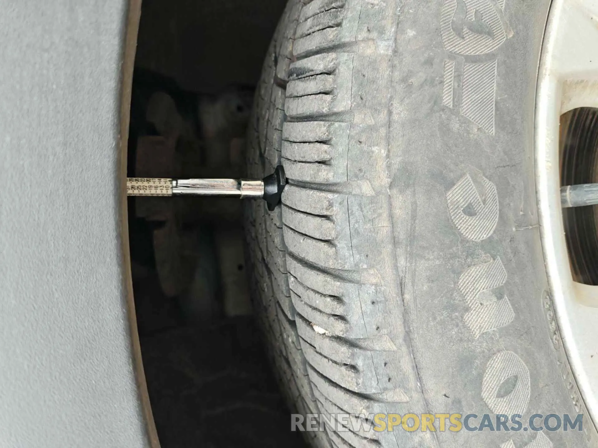 11 Photograph of a damaged car 1FMCU0GD2KUB82463 FORD ESCAPE 2019
