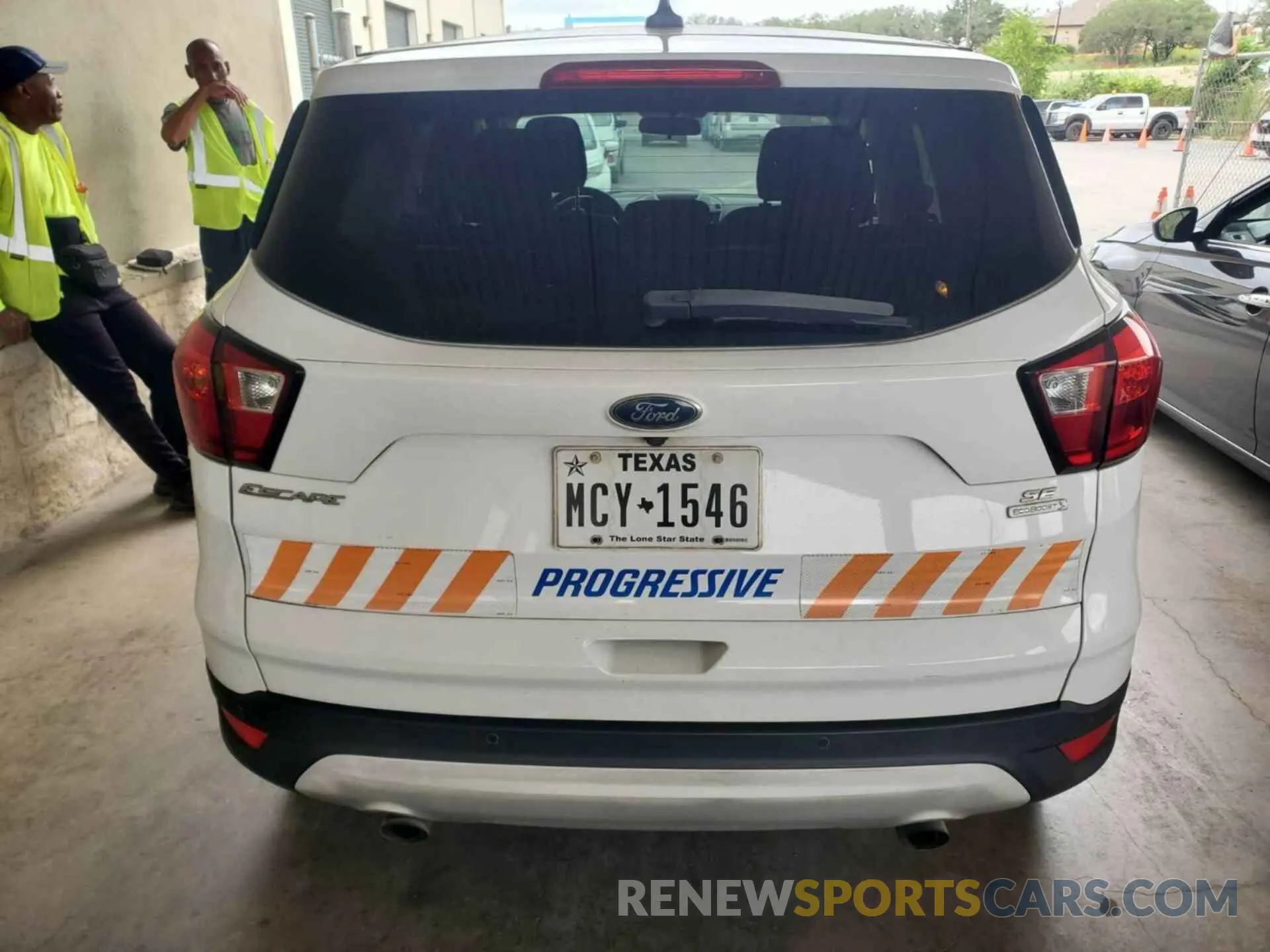 13 Photograph of a damaged car 1FMCU0GD2KUB82463 FORD ESCAPE 2019