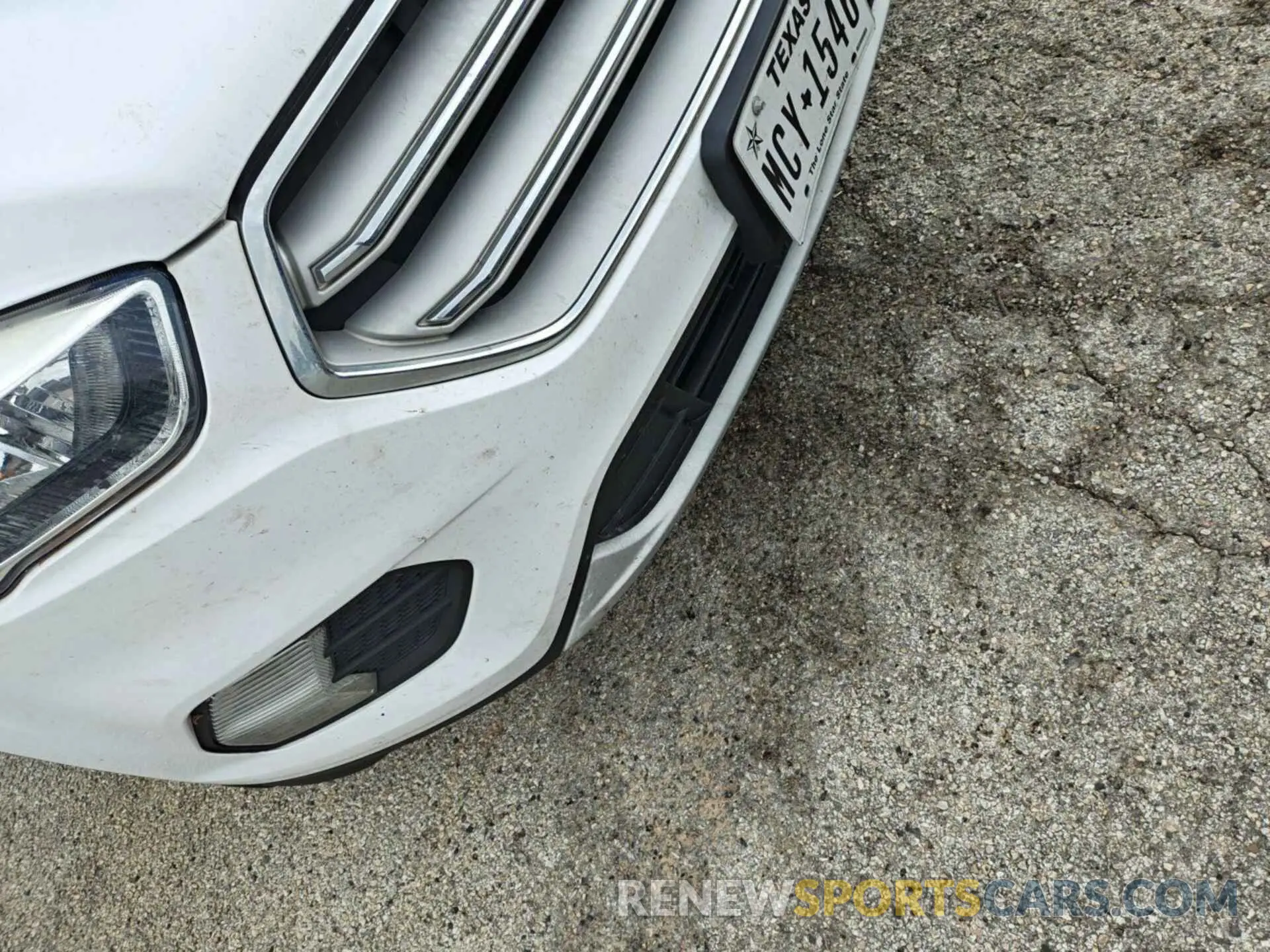 16 Photograph of a damaged car 1FMCU0GD2KUB82463 FORD ESCAPE 2019