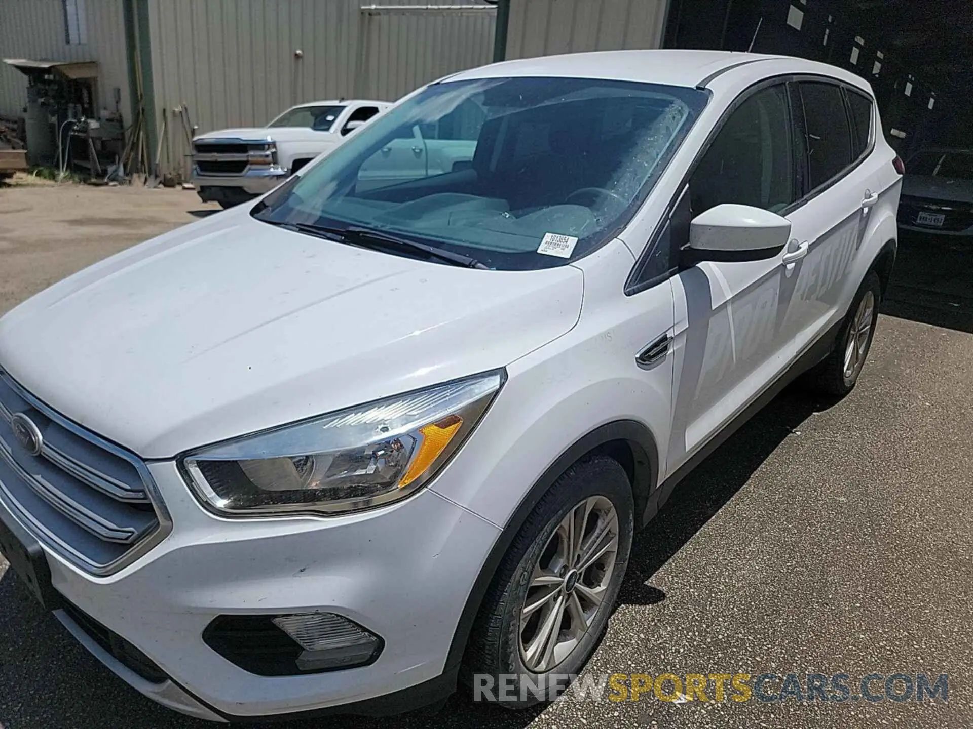 18 Photograph of a damaged car 1FMCU0GD2KUB82463 FORD ESCAPE 2019