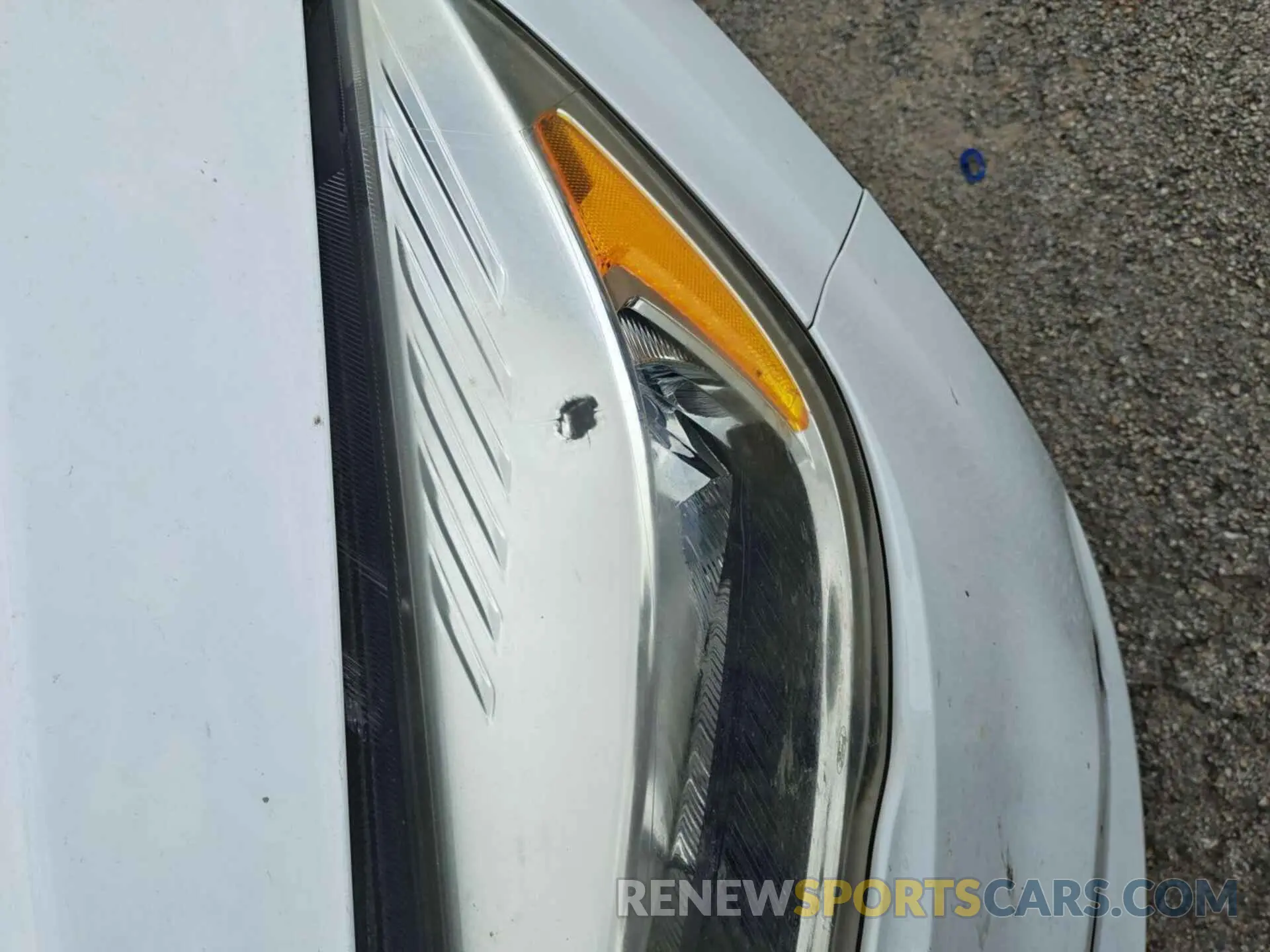 19 Photograph of a damaged car 1FMCU0GD2KUB82463 FORD ESCAPE 2019