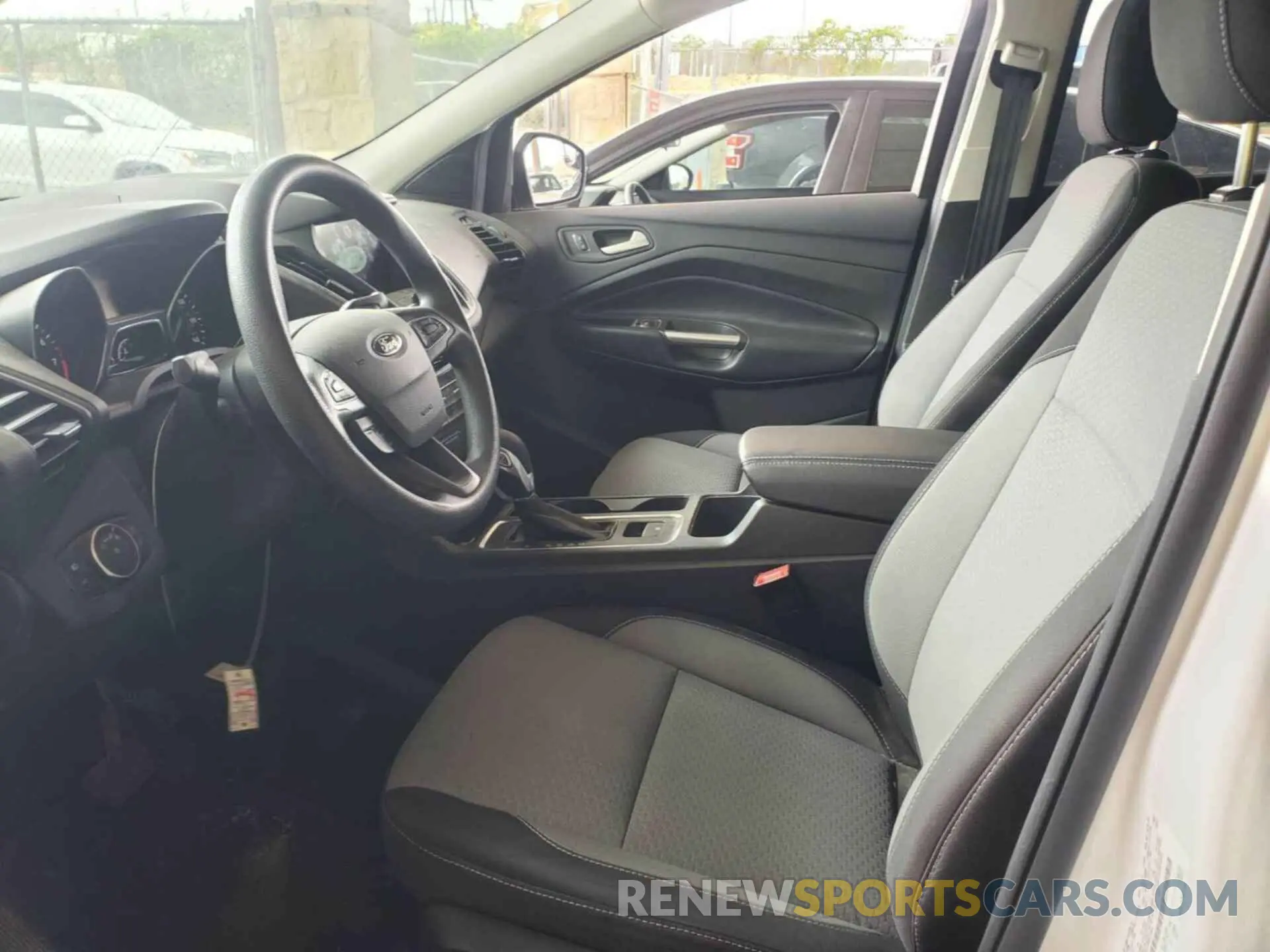 20 Photograph of a damaged car 1FMCU0GD2KUB82463 FORD ESCAPE 2019