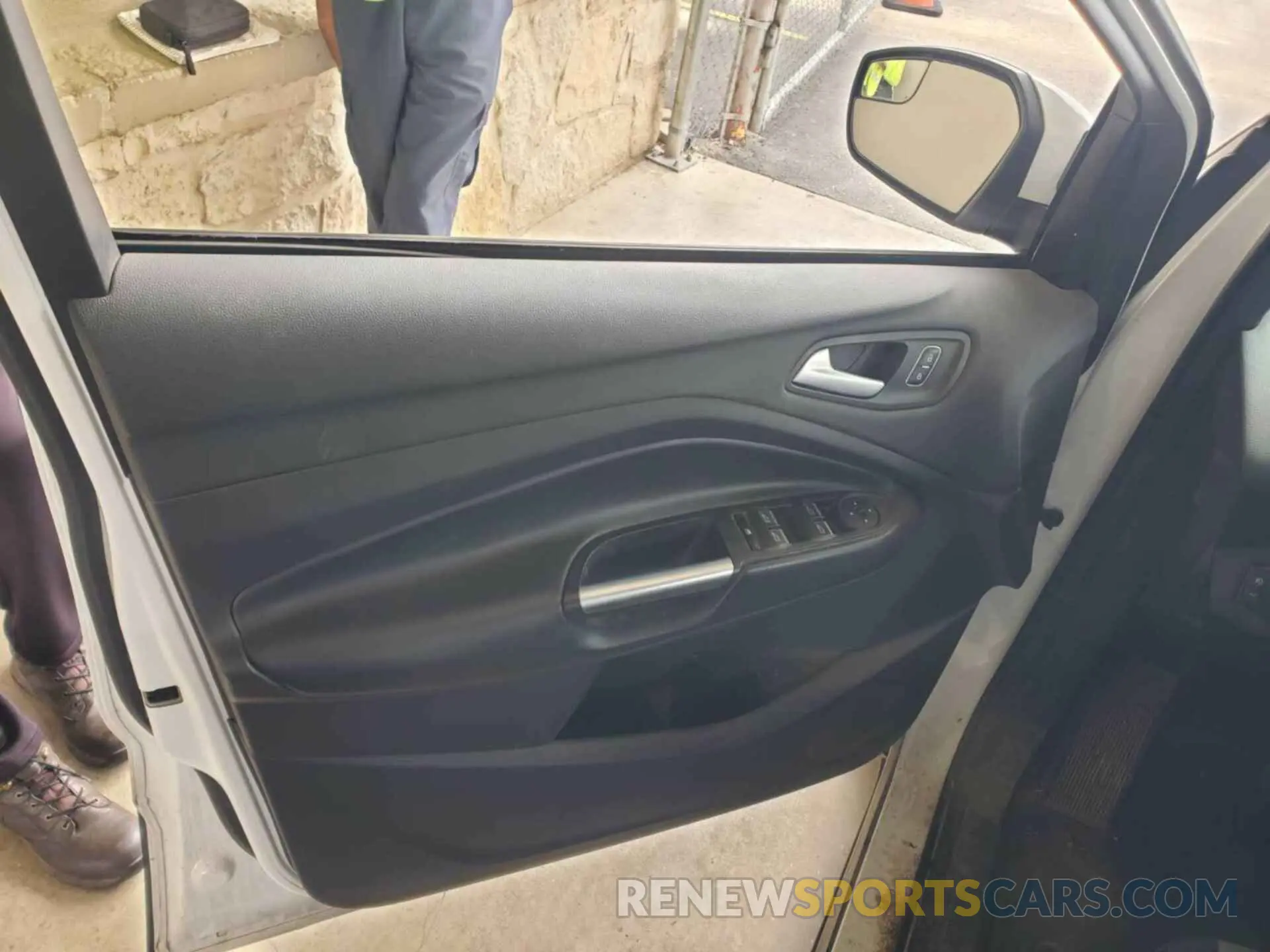 7 Photograph of a damaged car 1FMCU0GD2KUB82463 FORD ESCAPE 2019