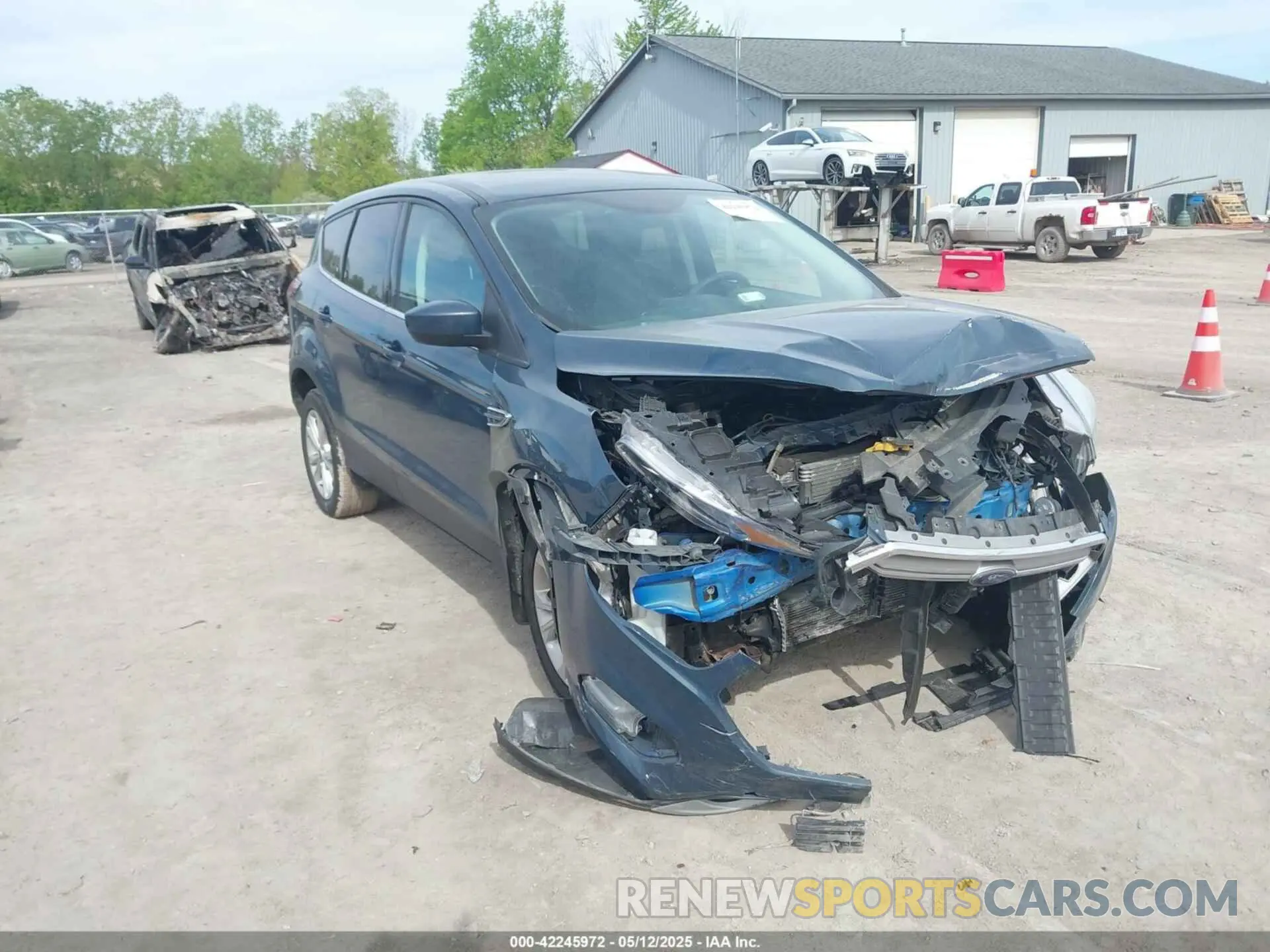 1 Photograph of a damaged car 1FMCU0GD2KUB98923 FORD ESCAPE 2019