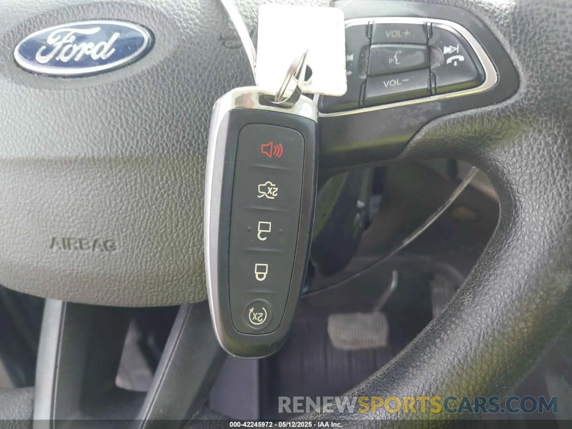 11 Photograph of a damaged car 1FMCU0GD2KUB98923 FORD ESCAPE 2019
