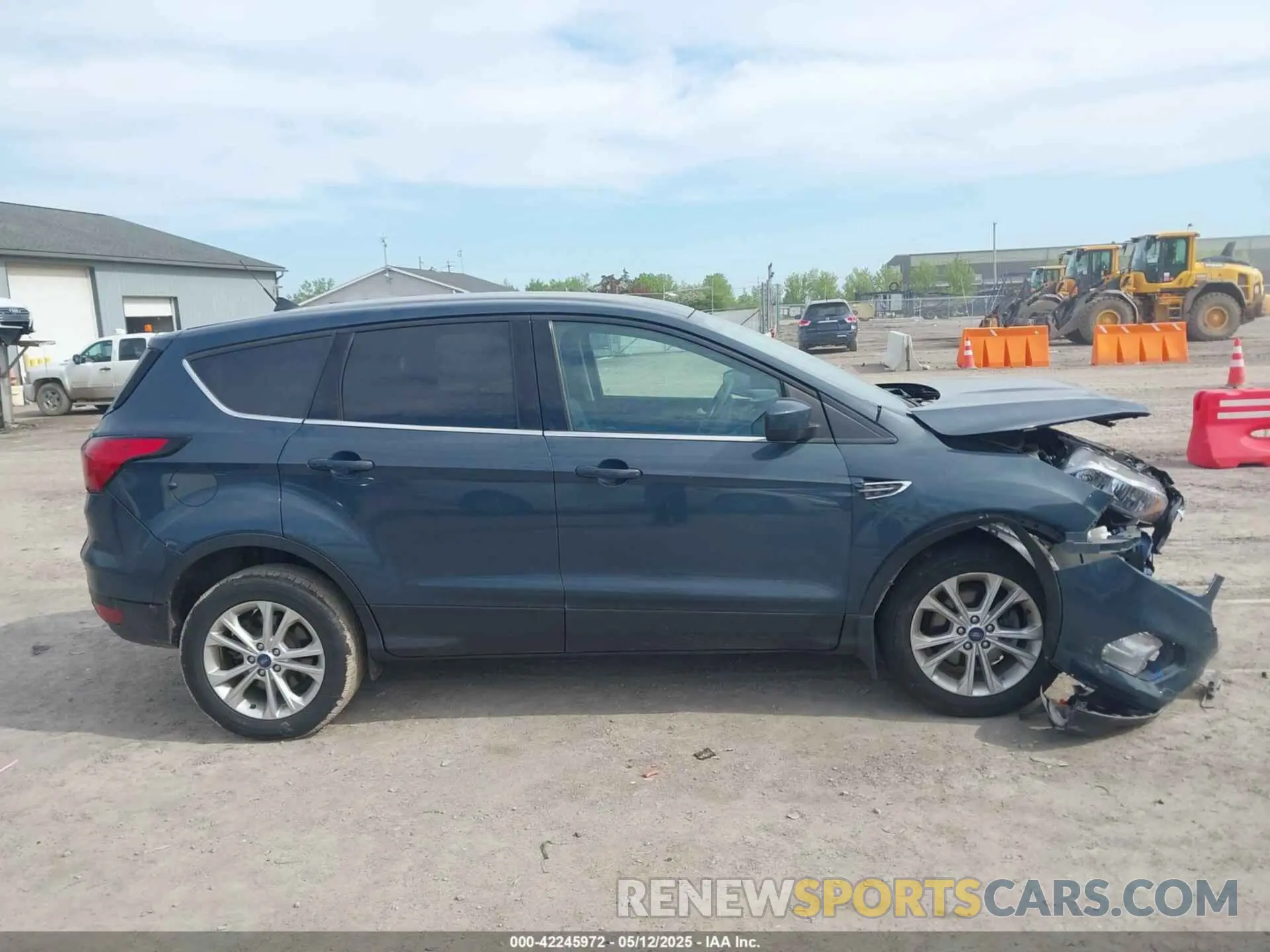13 Photograph of a damaged car 1FMCU0GD2KUB98923 FORD ESCAPE 2019