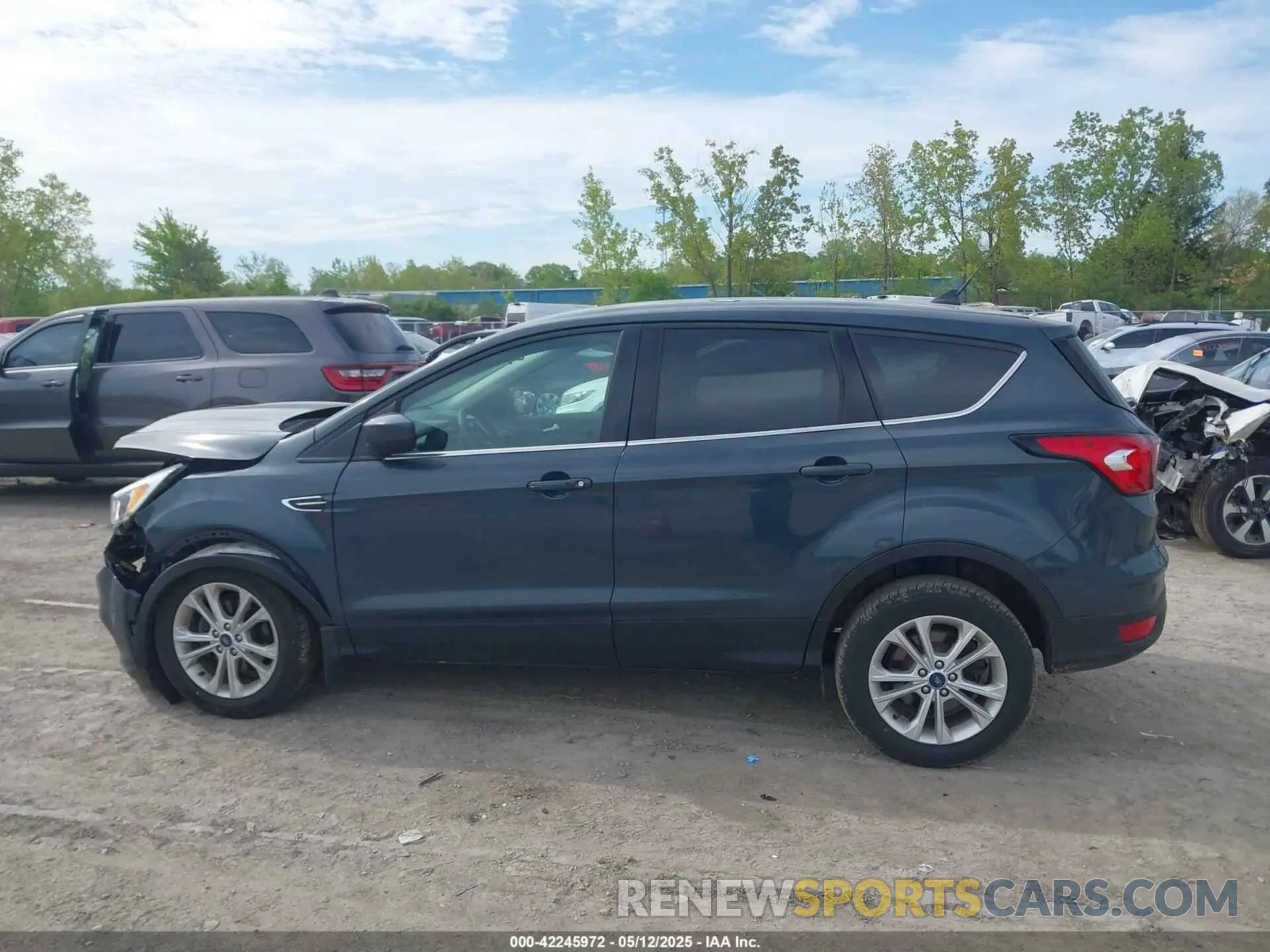 14 Photograph of a damaged car 1FMCU0GD2KUB98923 FORD ESCAPE 2019
