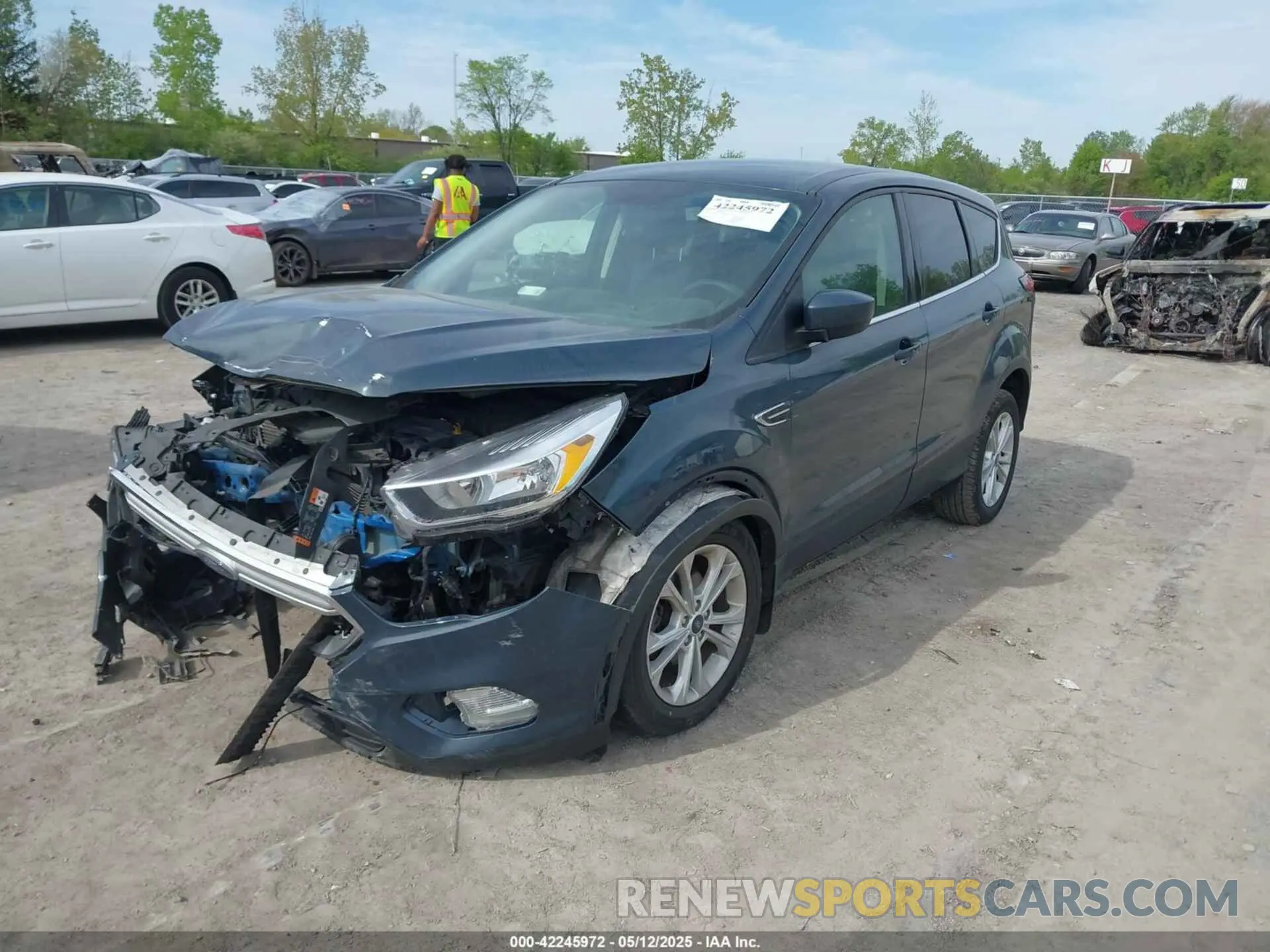 2 Photograph of a damaged car 1FMCU0GD2KUB98923 FORD ESCAPE 2019