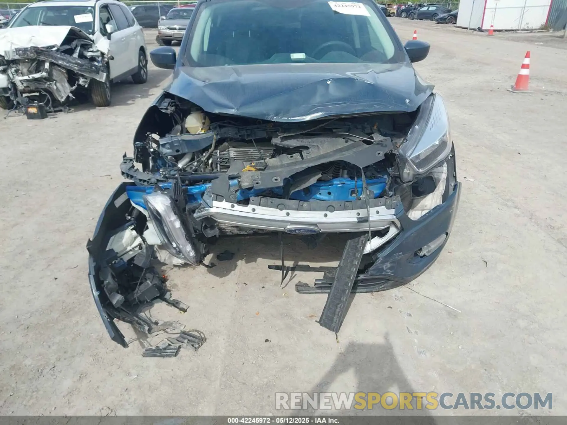 6 Photograph of a damaged car 1FMCU0GD2KUB98923 FORD ESCAPE 2019