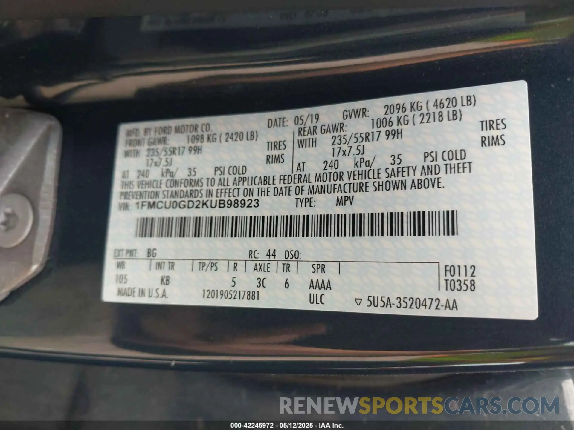 9 Photograph of a damaged car 1FMCU0GD2KUB98923 FORD ESCAPE 2019