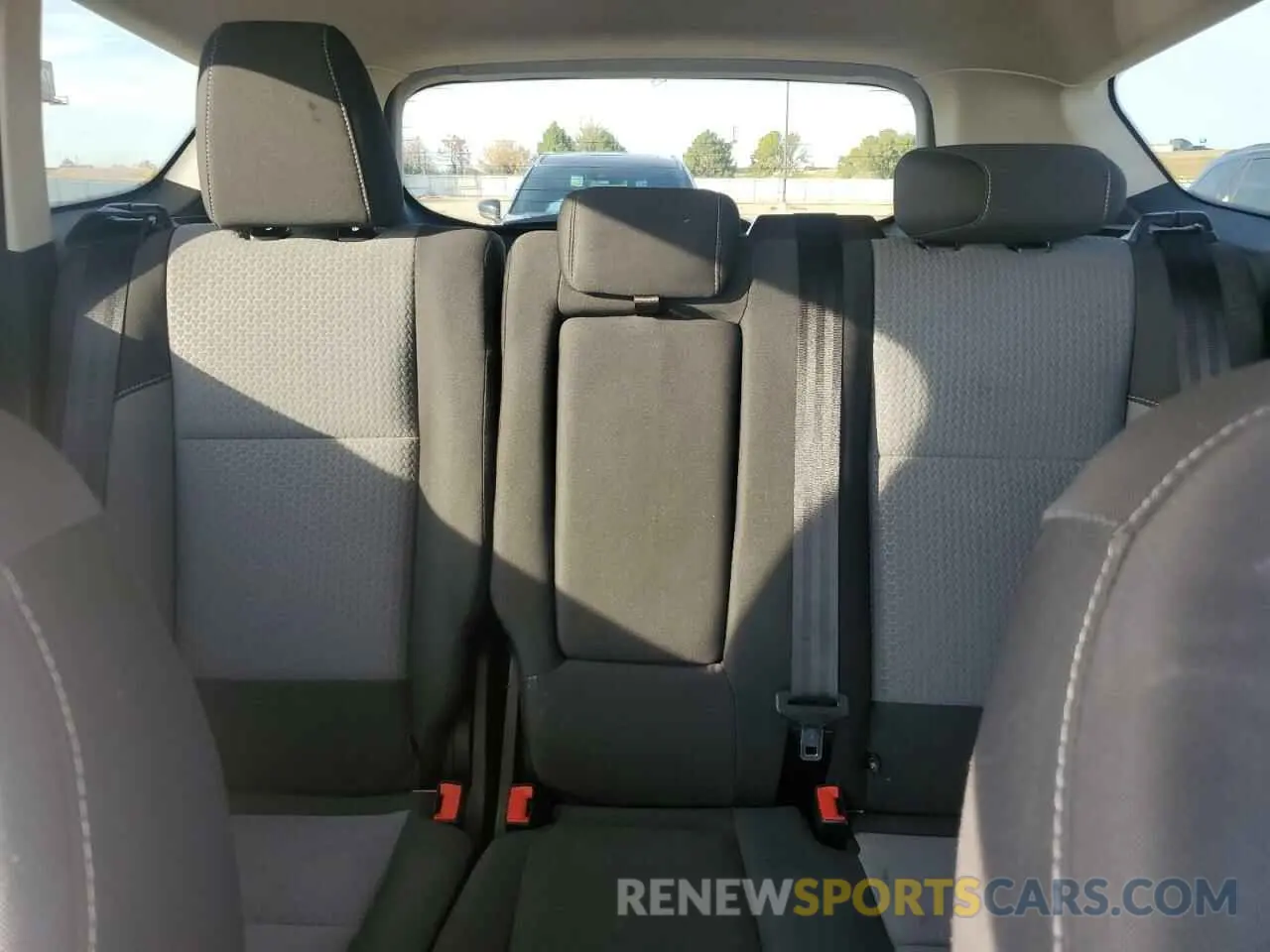 10 Photograph of a damaged car 1FMCU0GD2KUC04199 FORD ESCAPE 2019