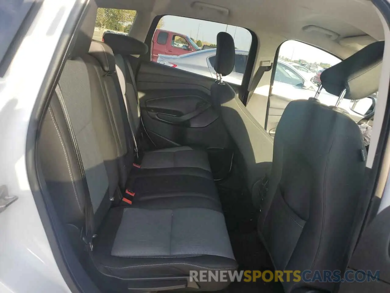 11 Photograph of a damaged car 1FMCU0GD2KUC04199 FORD ESCAPE 2019