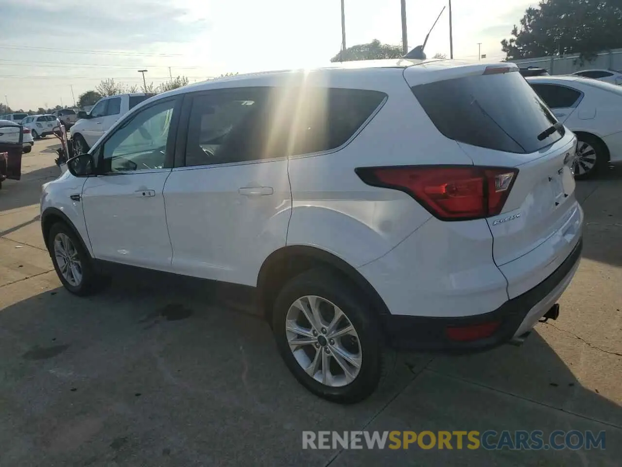 2 Photograph of a damaged car 1FMCU0GD2KUC04199 FORD ESCAPE 2019