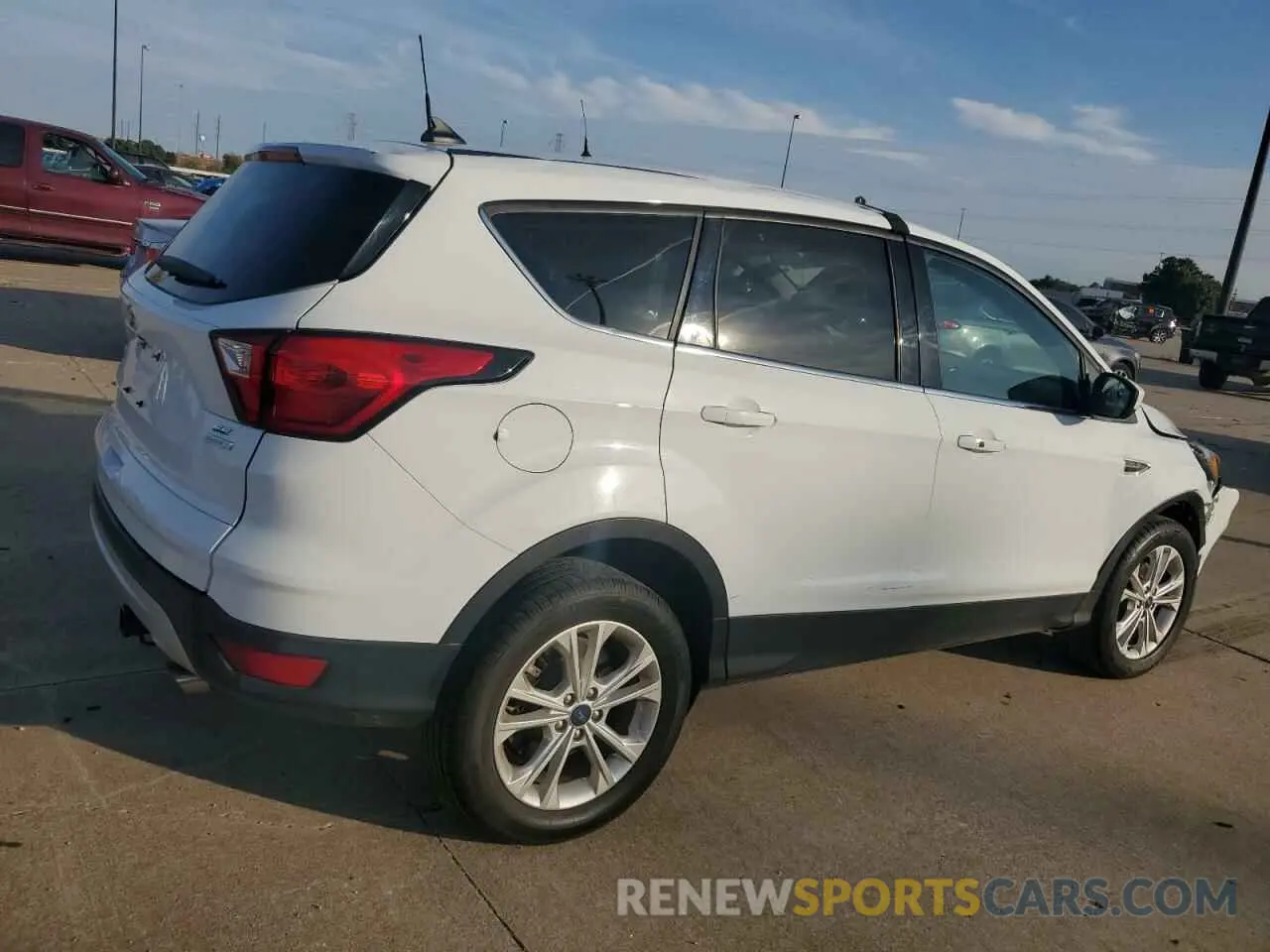3 Photograph of a damaged car 1FMCU0GD2KUC04199 FORD ESCAPE 2019