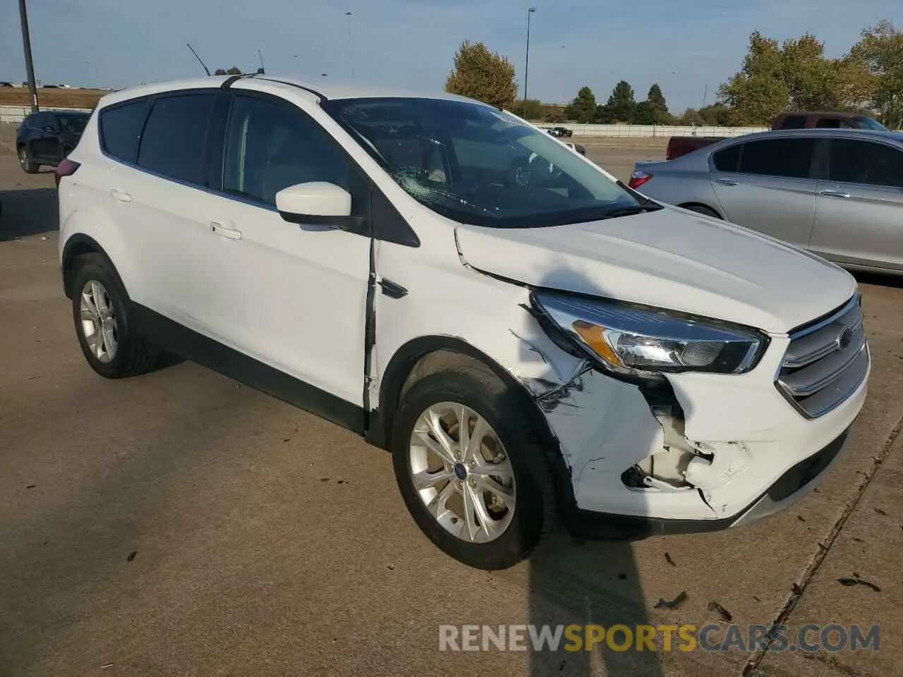 4 Photograph of a damaged car 1FMCU0GD2KUC04199 FORD ESCAPE 2019