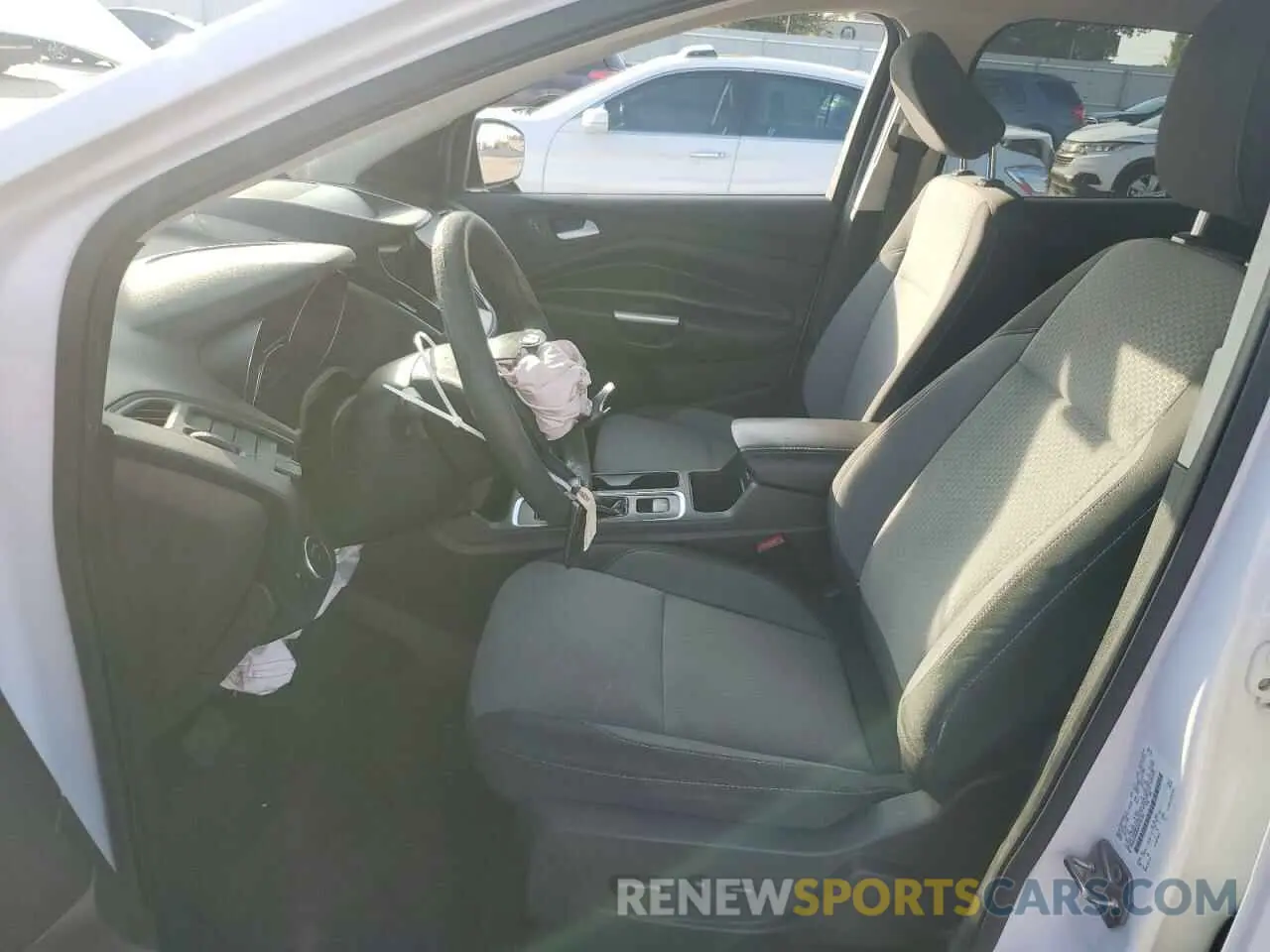7 Photograph of a damaged car 1FMCU0GD2KUC04199 FORD ESCAPE 2019