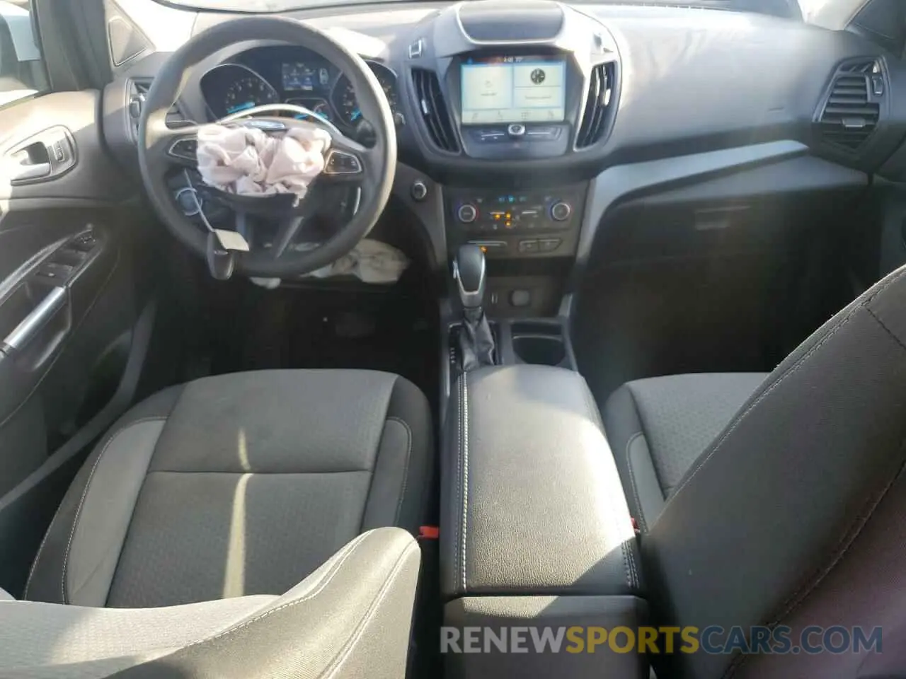 8 Photograph of a damaged car 1FMCU0GD2KUC04199 FORD ESCAPE 2019