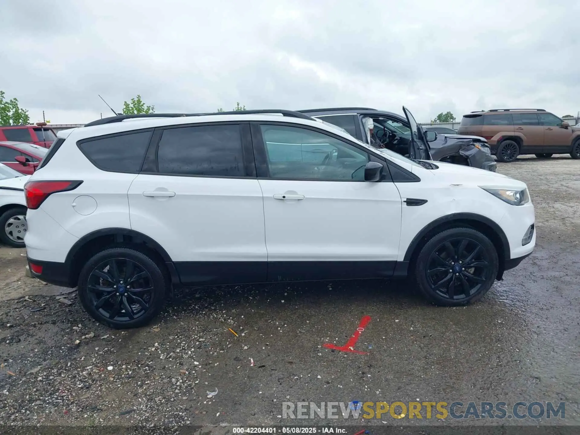 13 Photograph of a damaged car 1FMCU0GD2KUC46050 FORD ESCAPE 2019