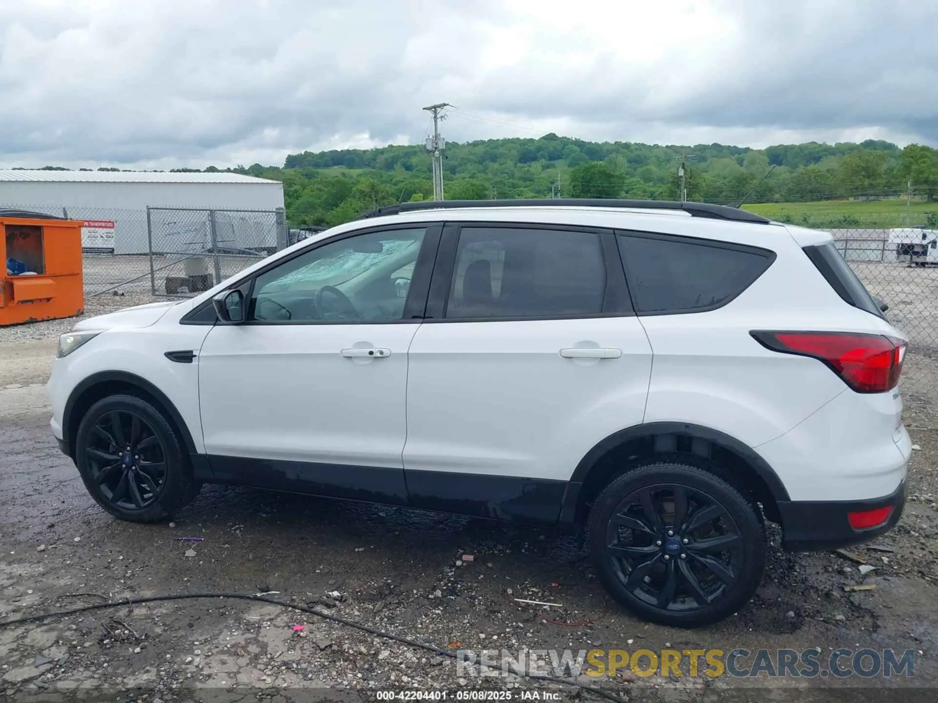 14 Photograph of a damaged car 1FMCU0GD2KUC46050 FORD ESCAPE 2019