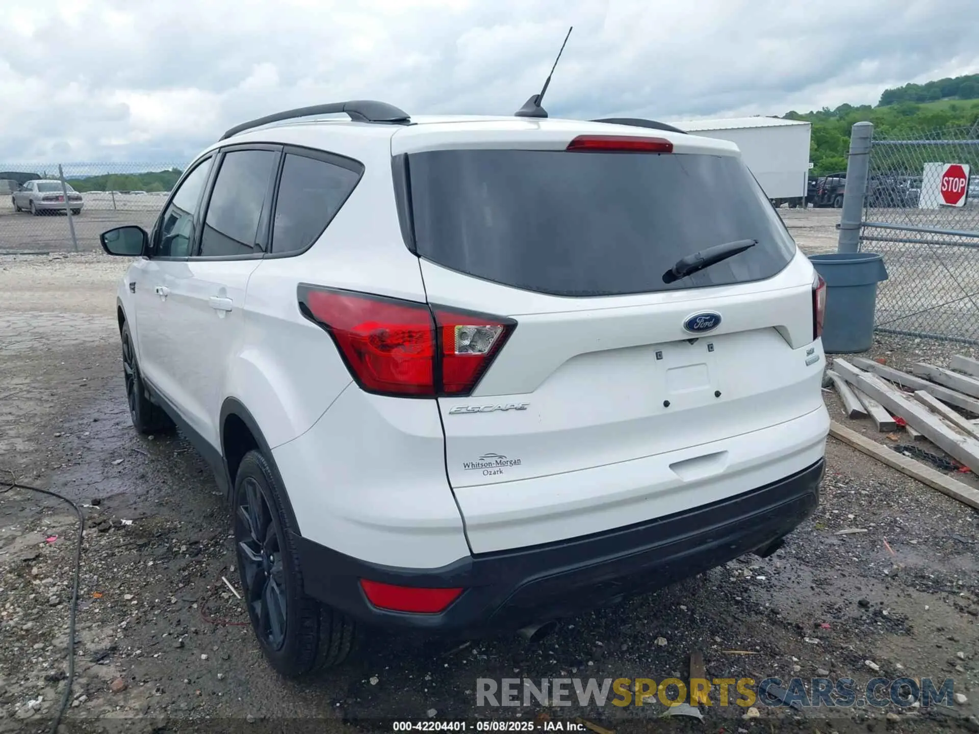 3 Photograph of a damaged car 1FMCU0GD2KUC46050 FORD ESCAPE 2019