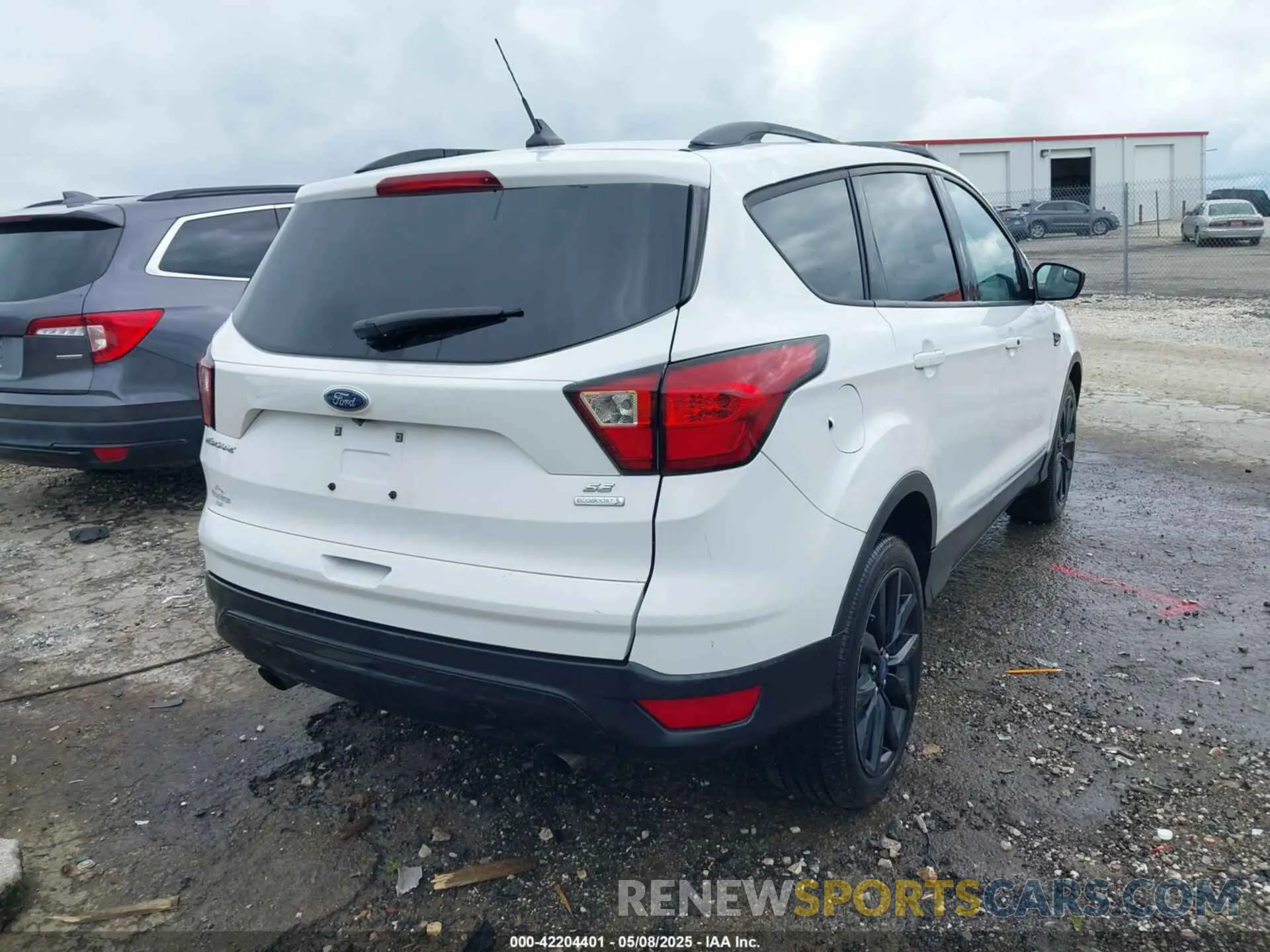 4 Photograph of a damaged car 1FMCU0GD2KUC46050 FORD ESCAPE 2019