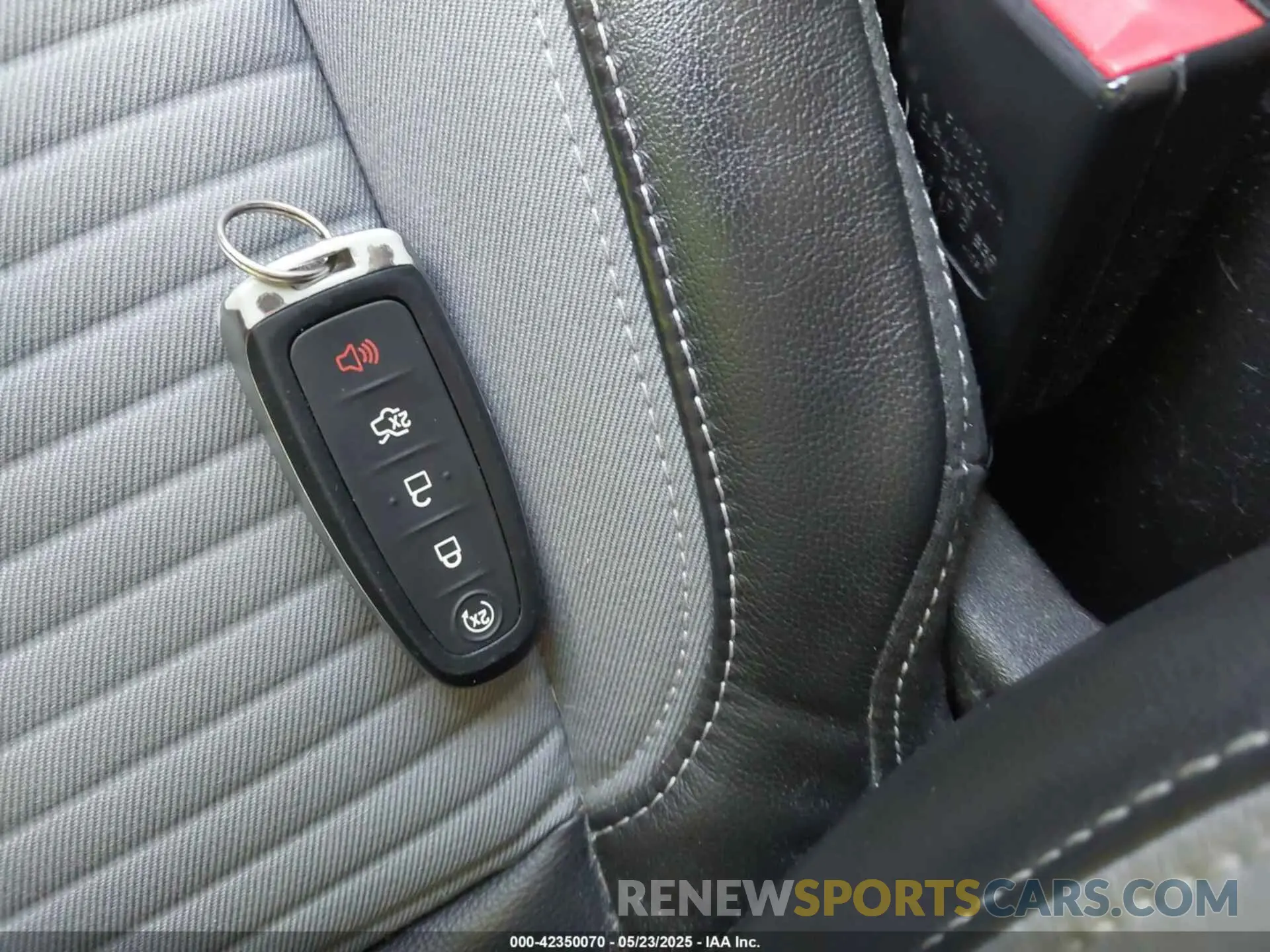11 Photograph of a damaged car 1FMCU0GD2KUC47330 FORD ESCAPE 2019
