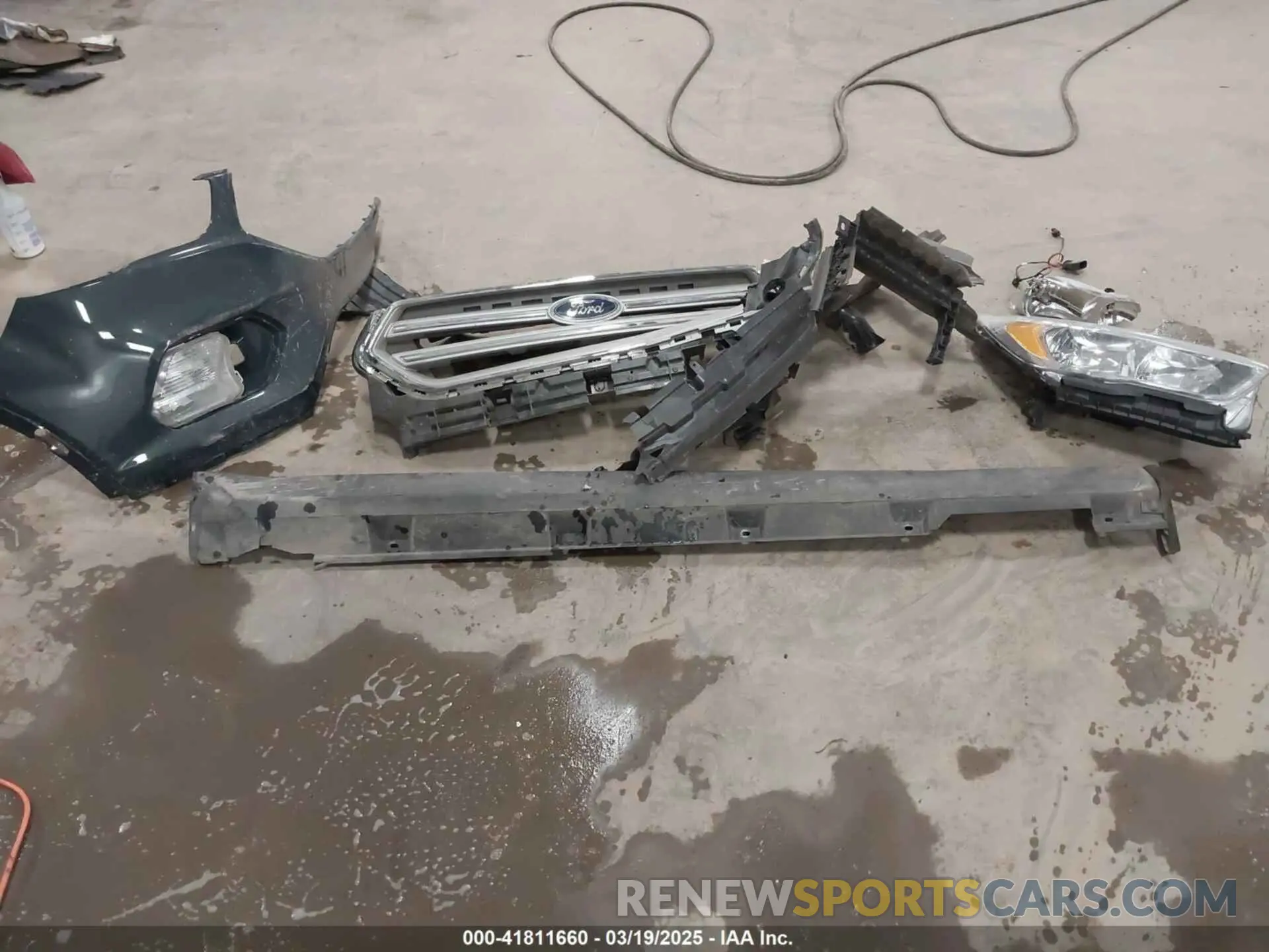 12 Photograph of a damaged car 1FMCU0GD2KUC53502 FORD ESCAPE 2019