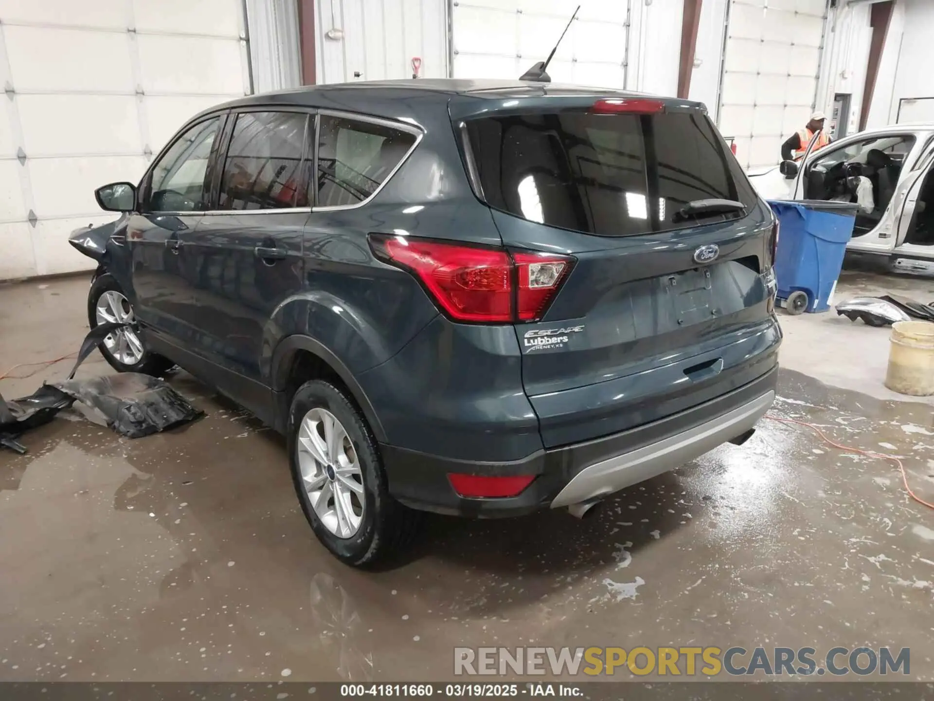 3 Photograph of a damaged car 1FMCU0GD2KUC53502 FORD ESCAPE 2019