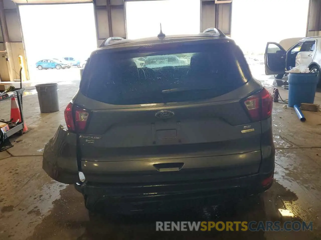 6 Photograph of a damaged car 1FMCU0GD3KUA07512 FORD ESCAPE 2019