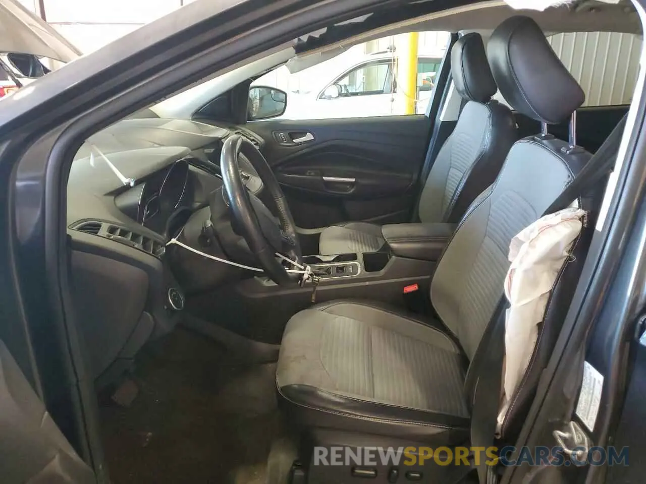7 Photograph of a damaged car 1FMCU0GD3KUA07512 FORD ESCAPE 2019