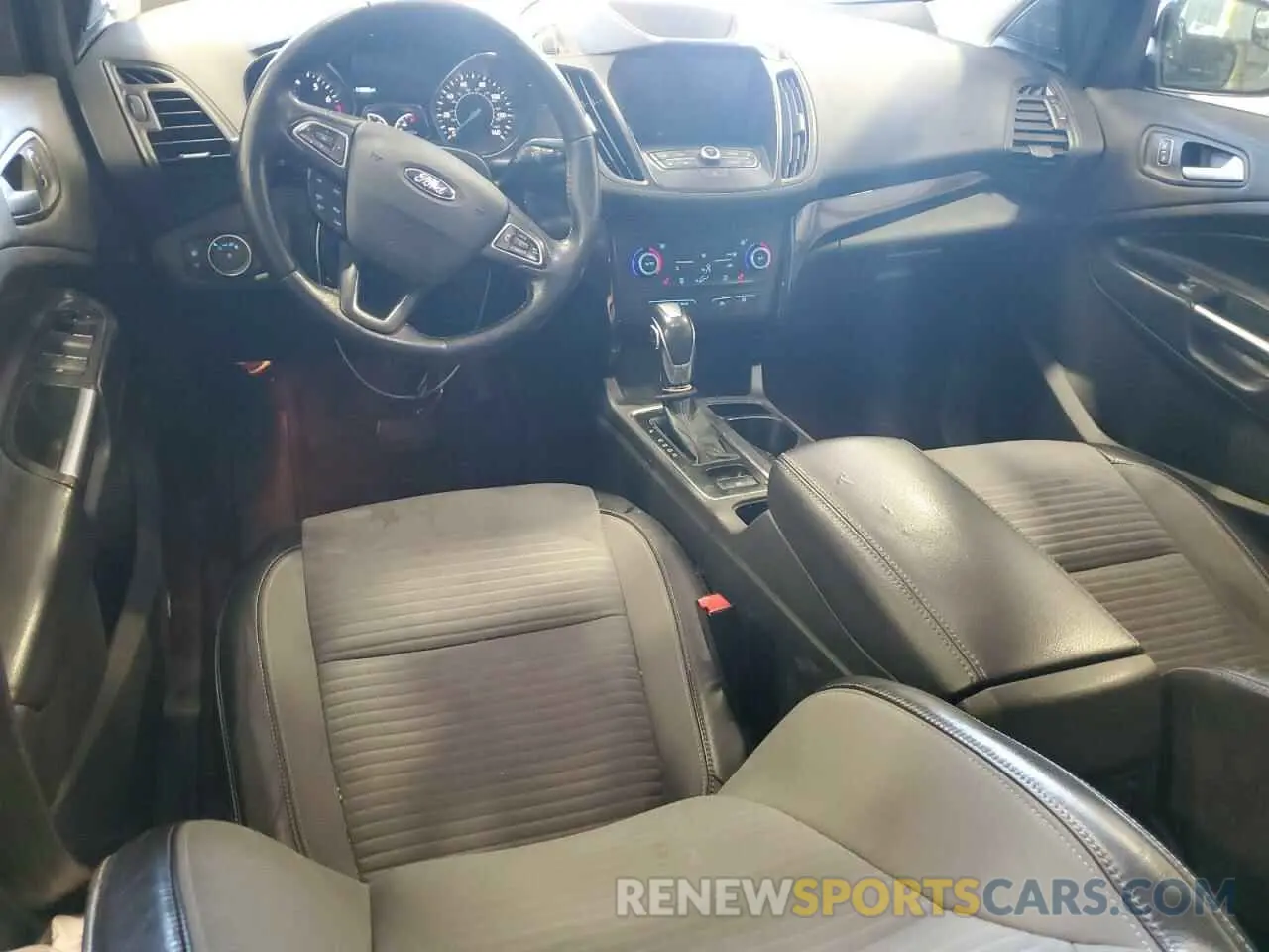 8 Photograph of a damaged car 1FMCU0GD3KUA07512 FORD ESCAPE 2019